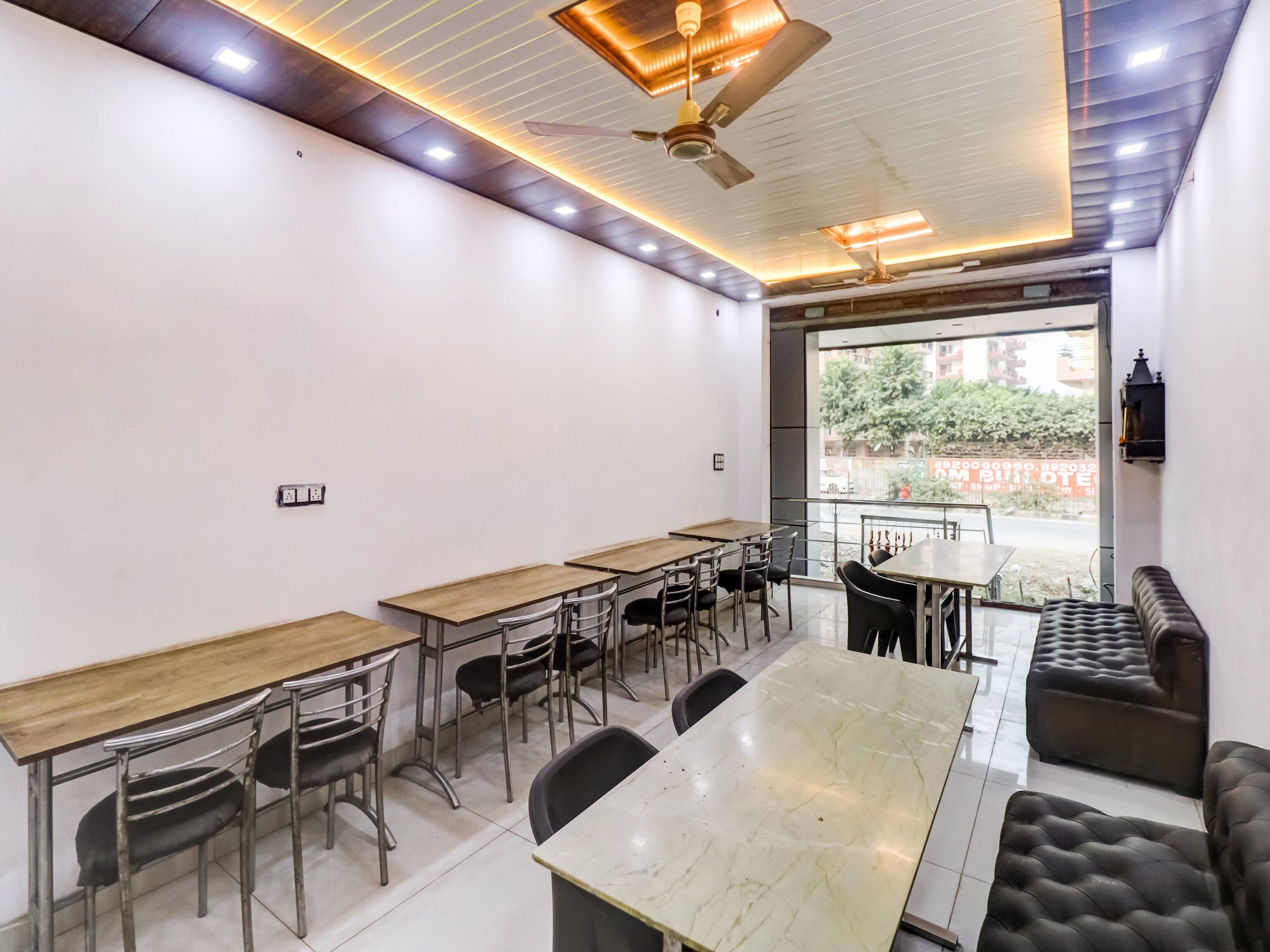 OYO Flagship 84467 Hotel Raddision Pink, Faridabad 4