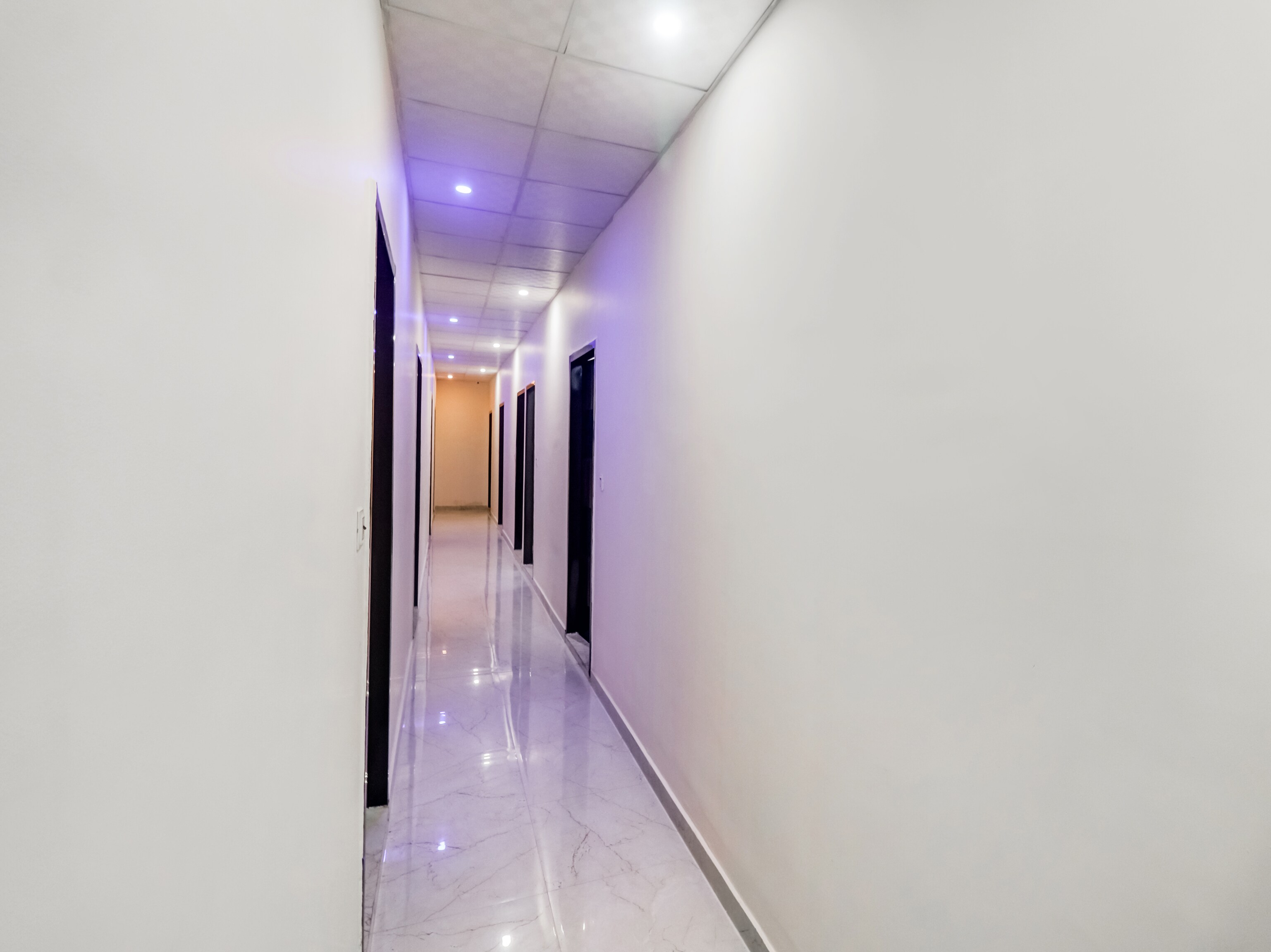OYO Flagship 84467 Hotel Raddision Pink, Faridabad 5