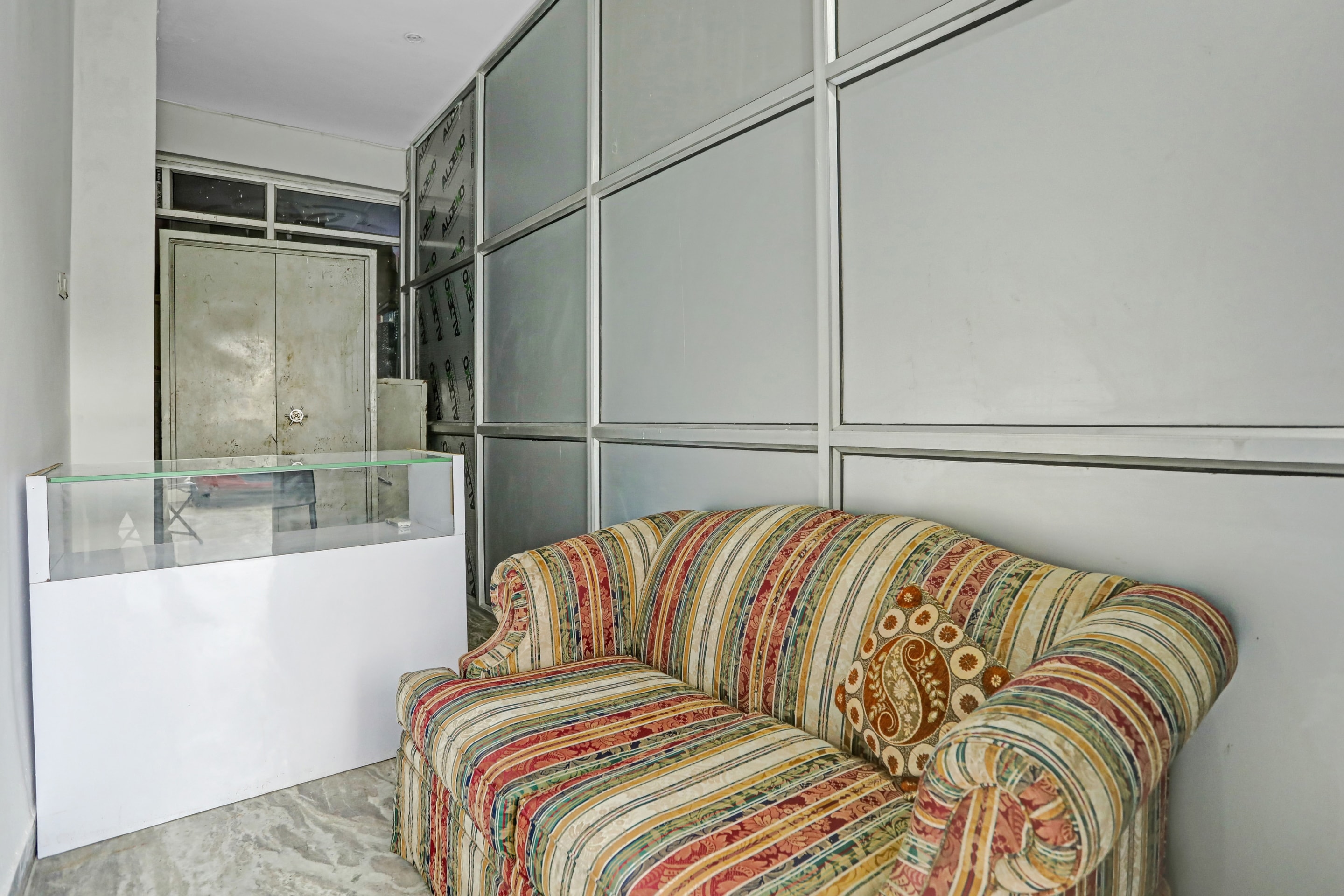 OYO 84552 Live Ur Style, Noida 2
