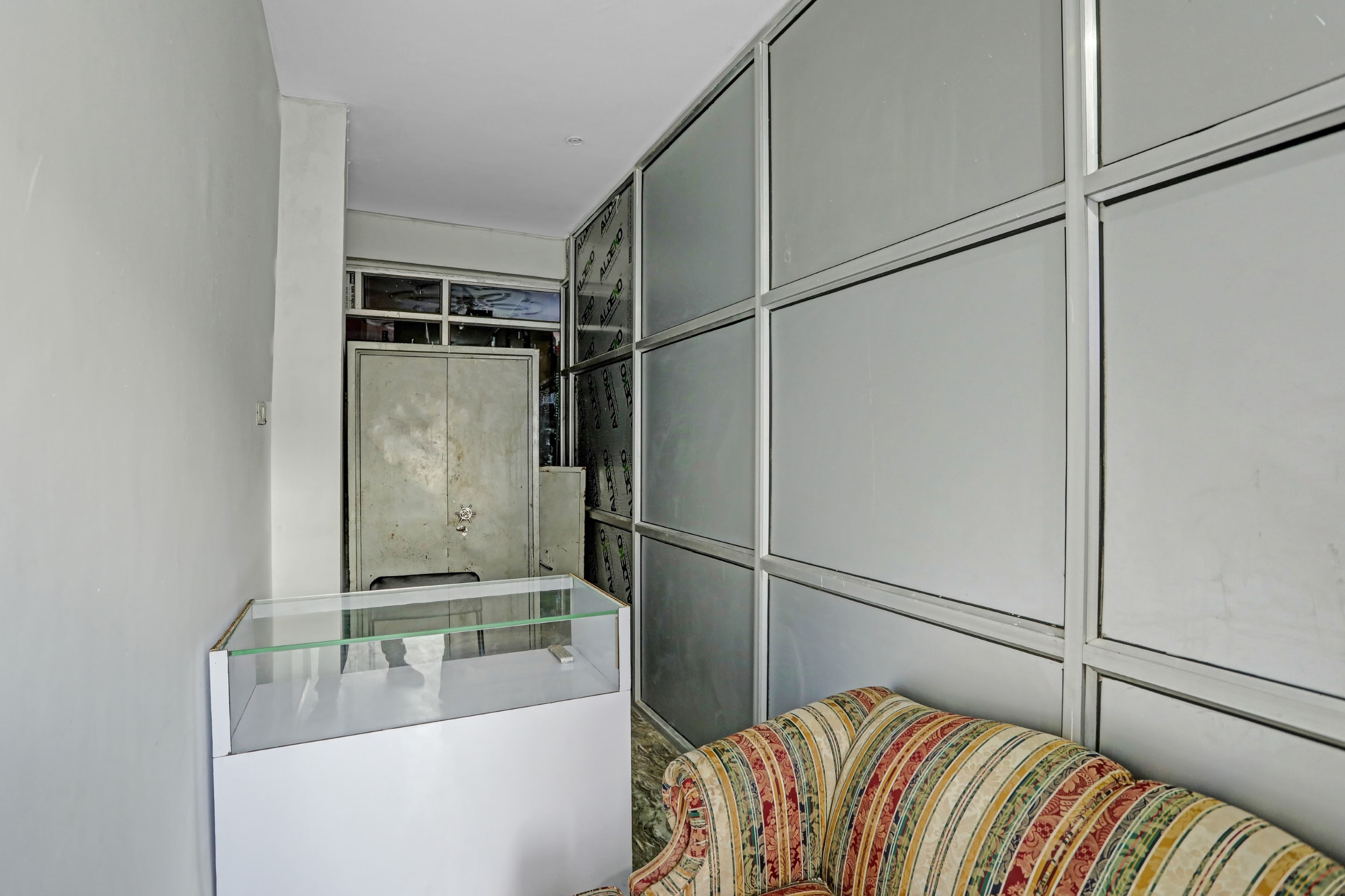 OYO 84552 Live Ur Style, Noida 4