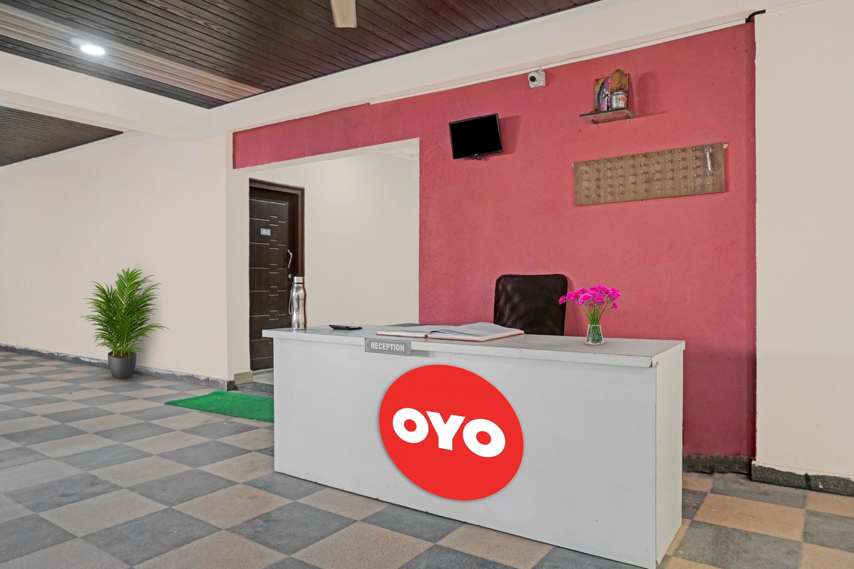 OYO Flagship 84642 Sapphire Homes Stay, Pune 2
