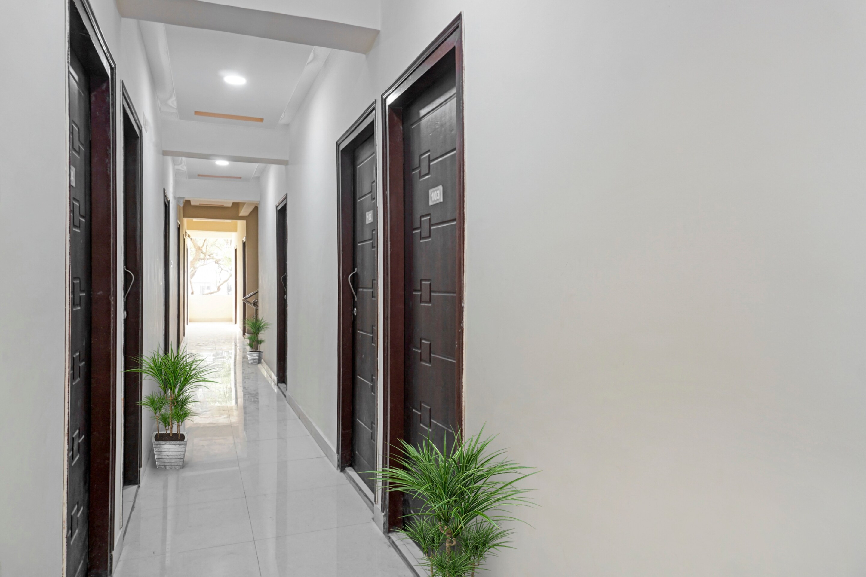 OYO Flagship 84642 Sapphire Homes Stay, Pune 3