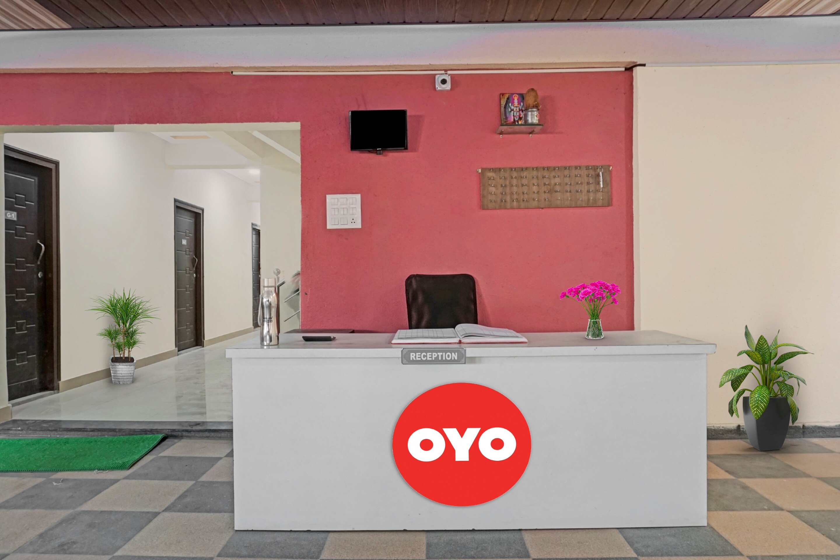 OYO Flagship 84642 Sapphire Homes Stay, Pune 4