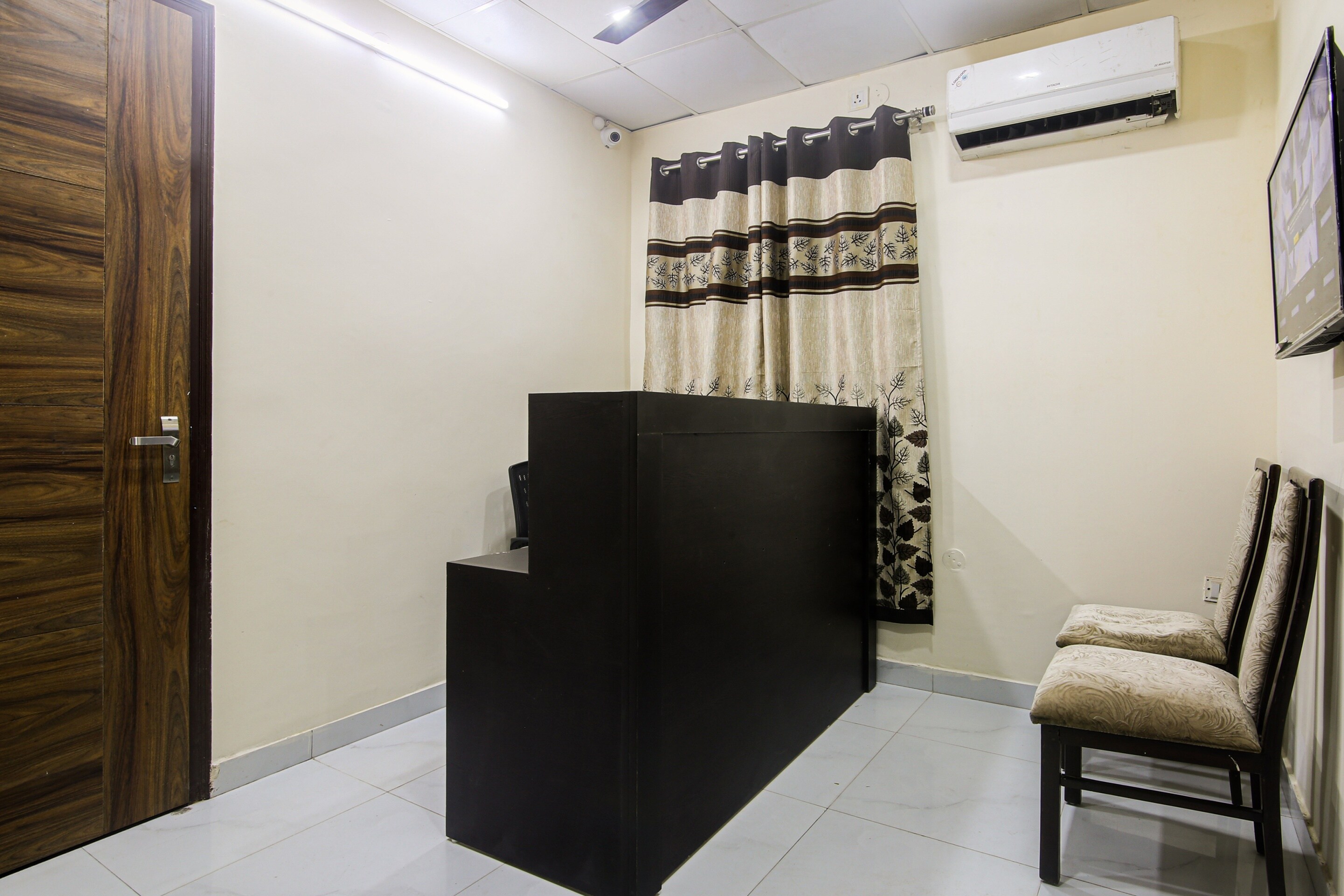 OYO 85695 Royal Hotel, Gurgaon 5