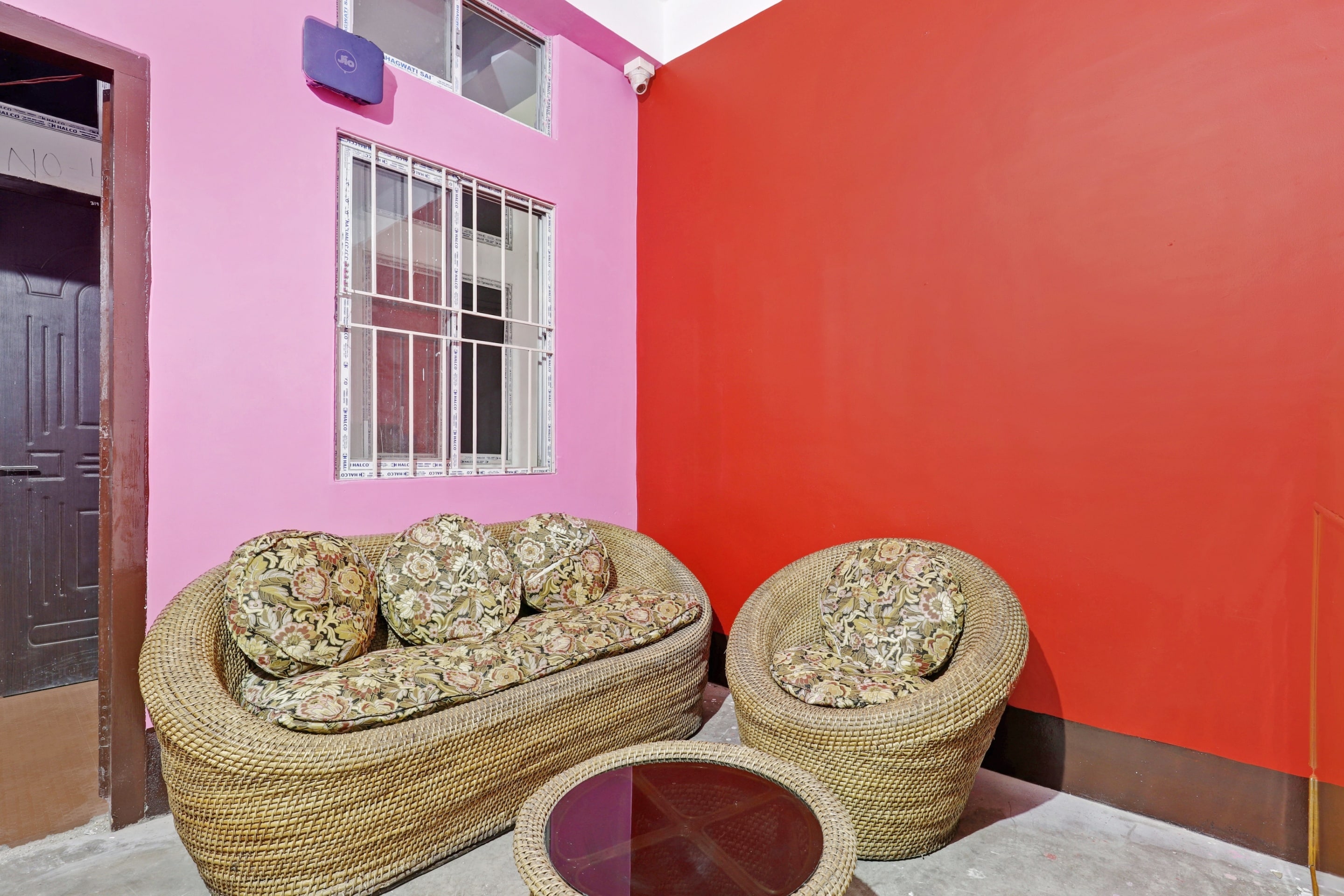 OYO 87459 Lucky 7, Guwahati 4