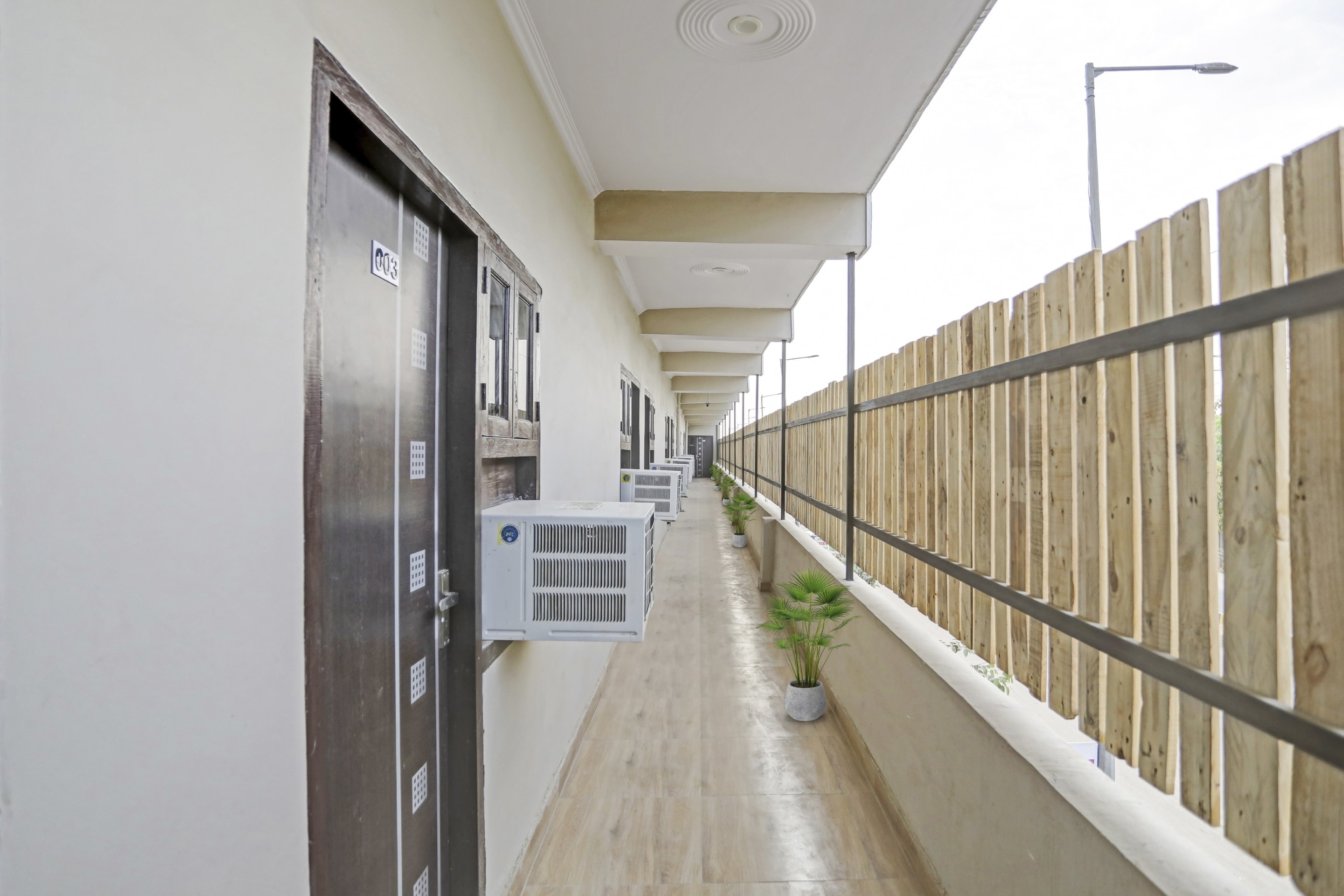 OYO 87897 Hotel Sky Inn, Noida 3