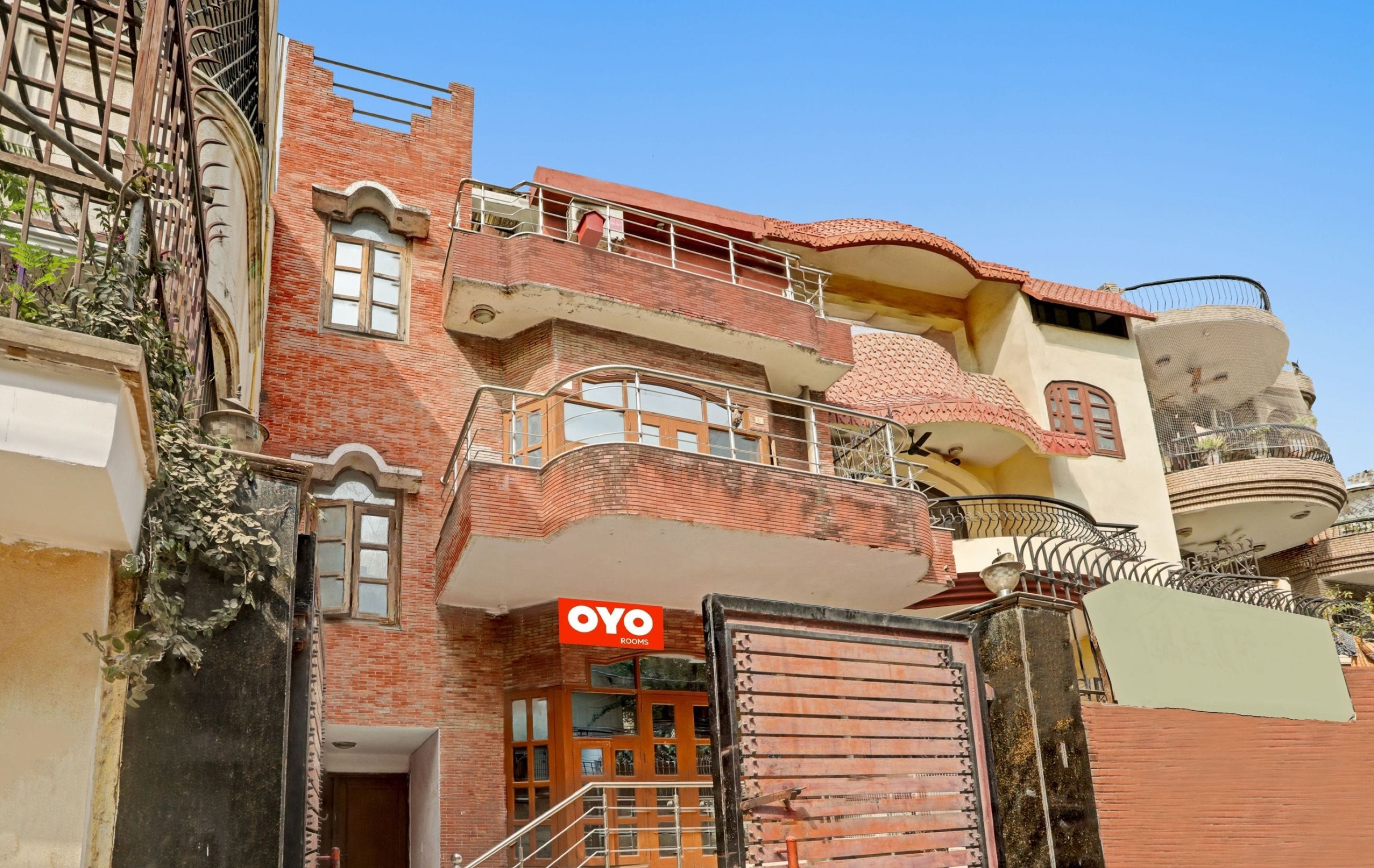 OYO 88081 Premium Stay, New Delhi 3