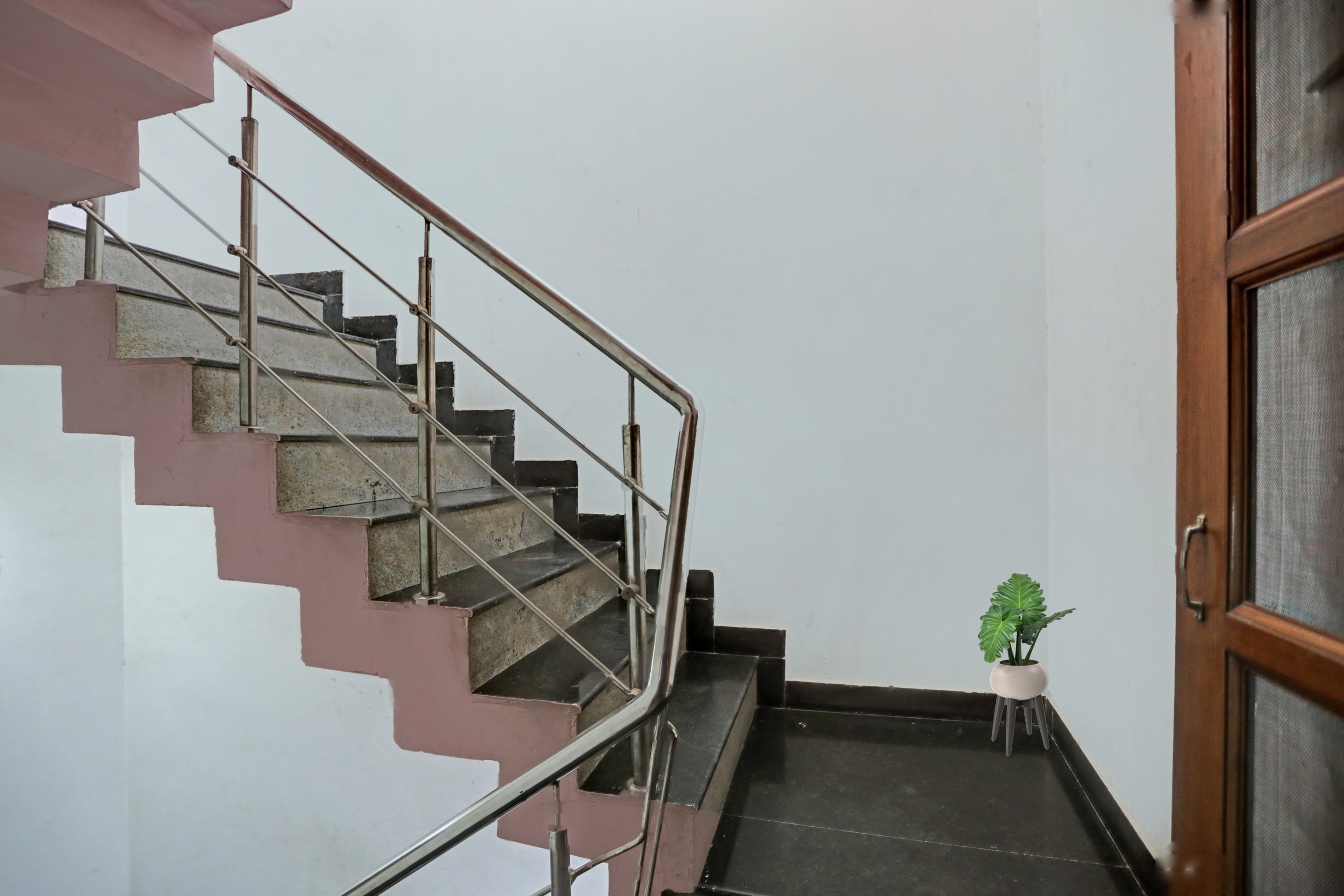 OYO 88081 Premium Stay, New Delhi 4