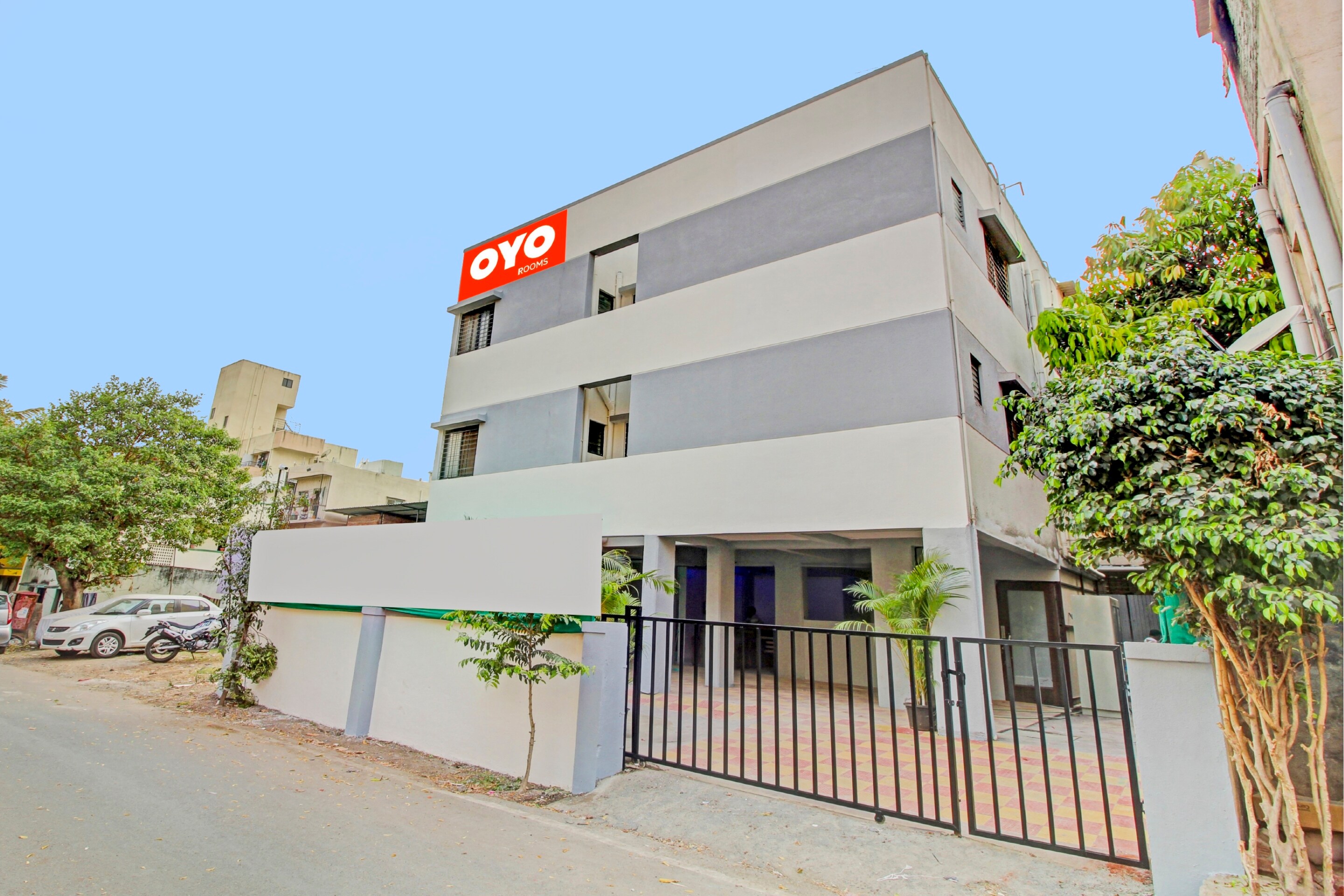 OYO Flagship 88183 Happy Stay, Pune 5