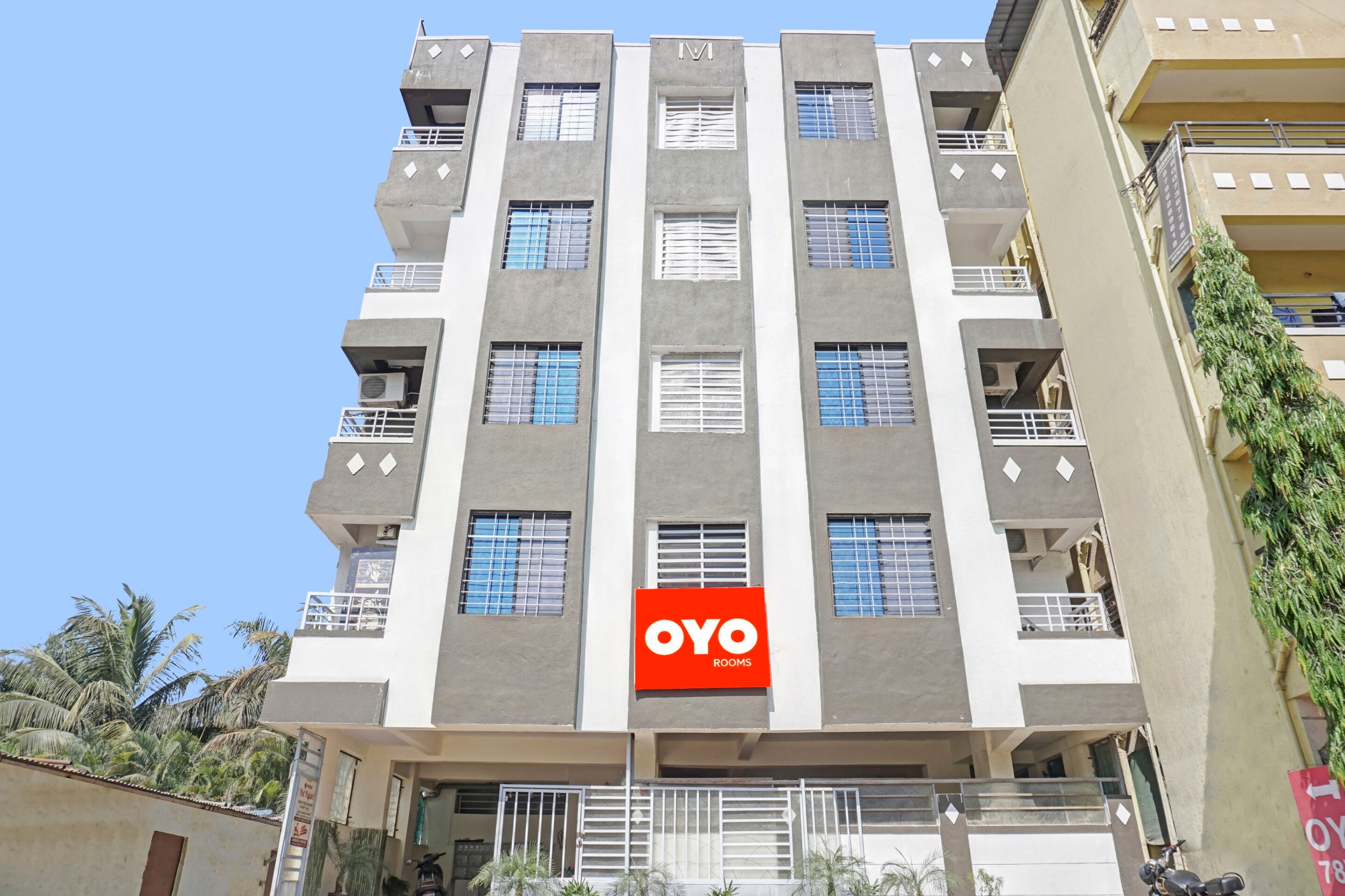 OYO 88249 R K Exclusive, Pune 4