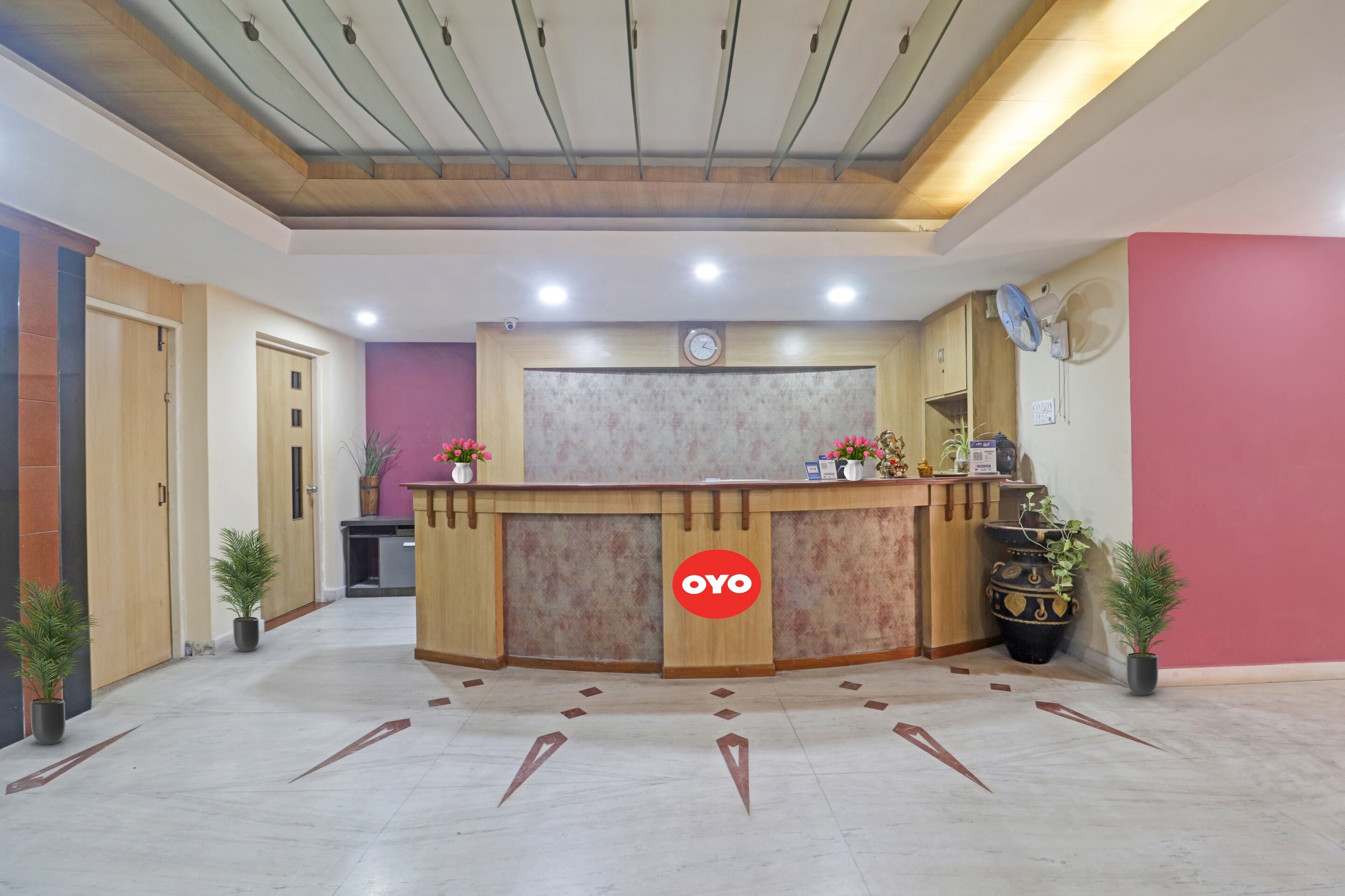 OYO Hotel Padmini Near Lakdikapool Metro station, Hyderabad 3