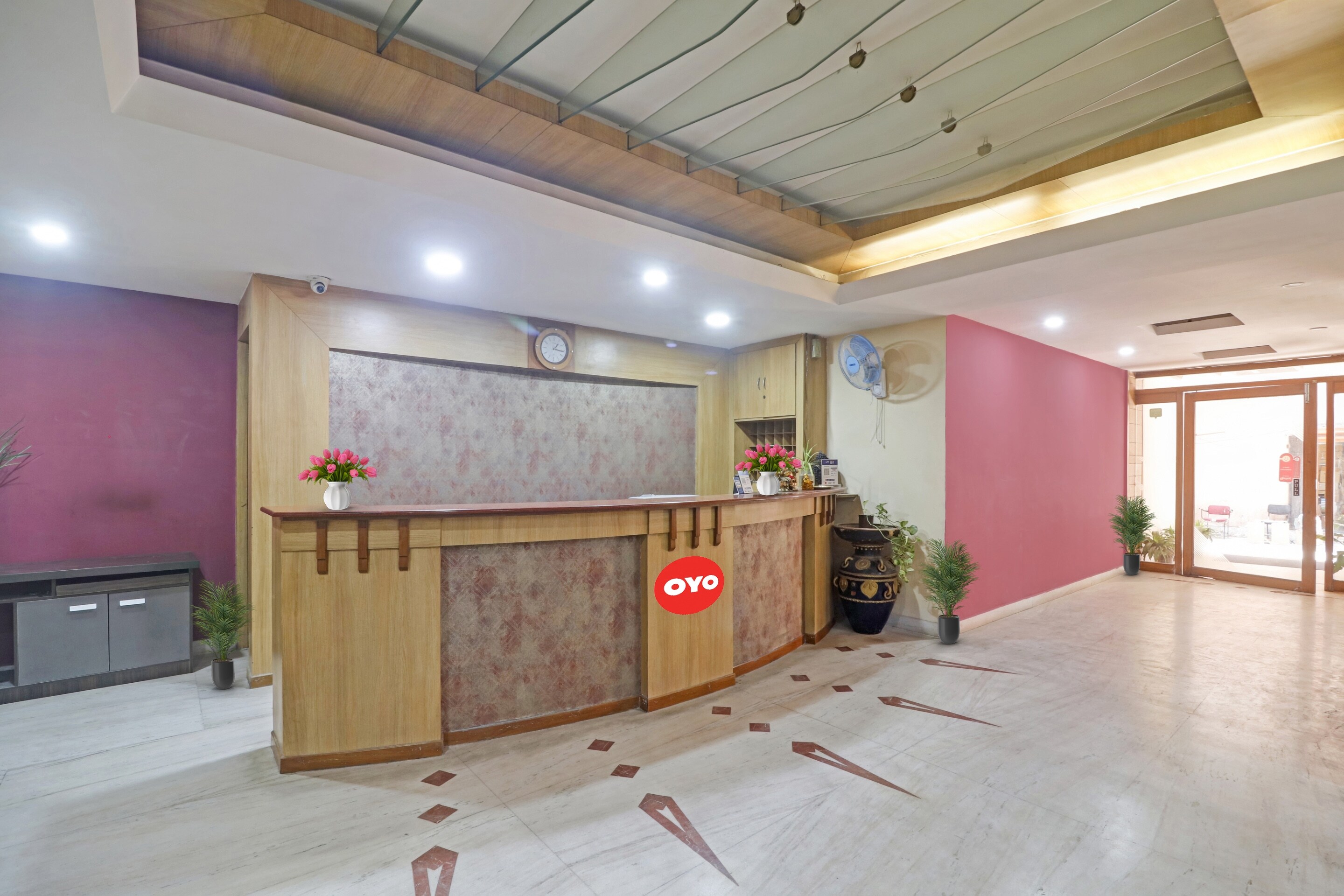 OYO Hotel Padmini Near Lakdikapool Metro station, Hyderabad 5