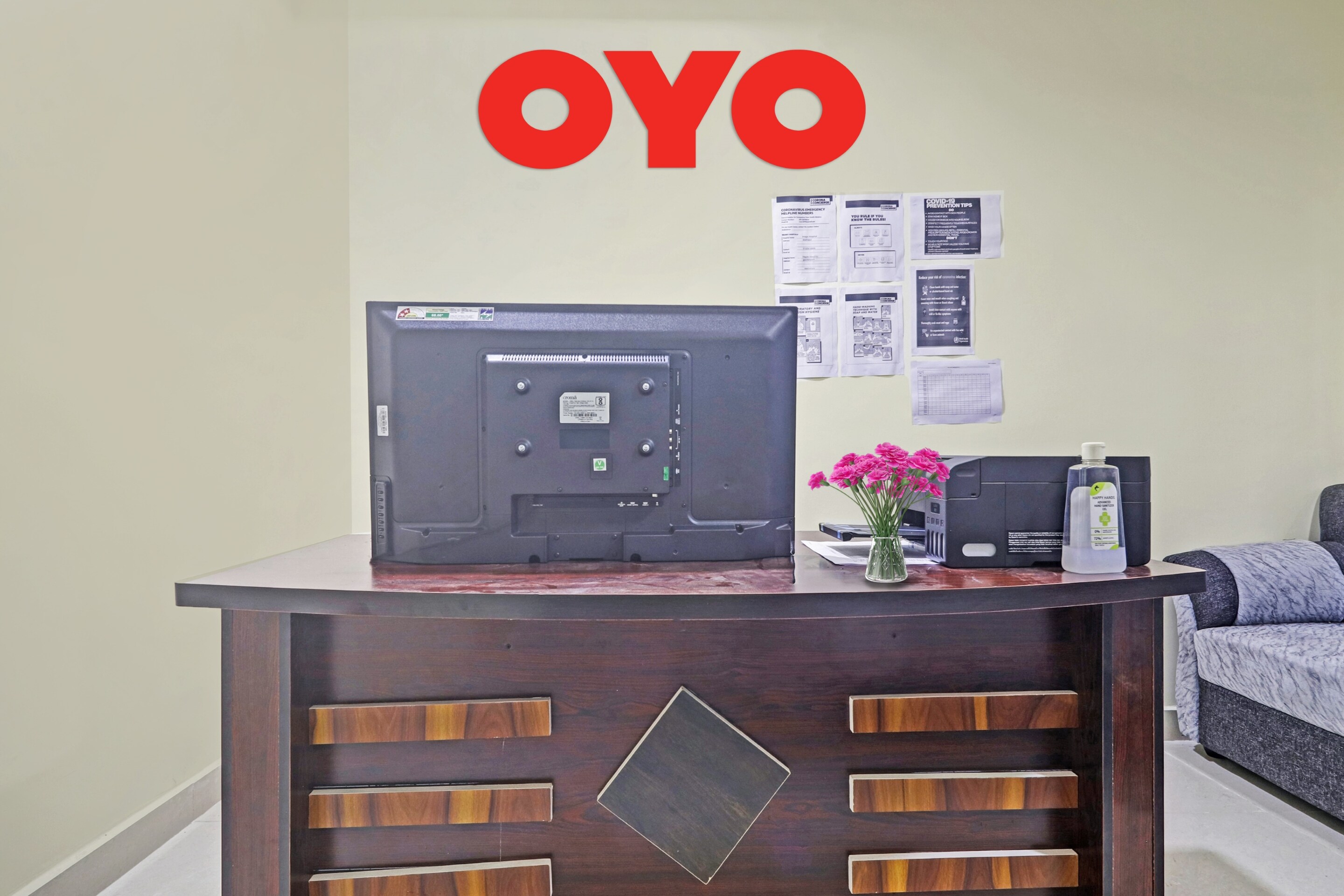 OYO Hanuma Residency Near victoria Memorial metro station, Hyderabad 3