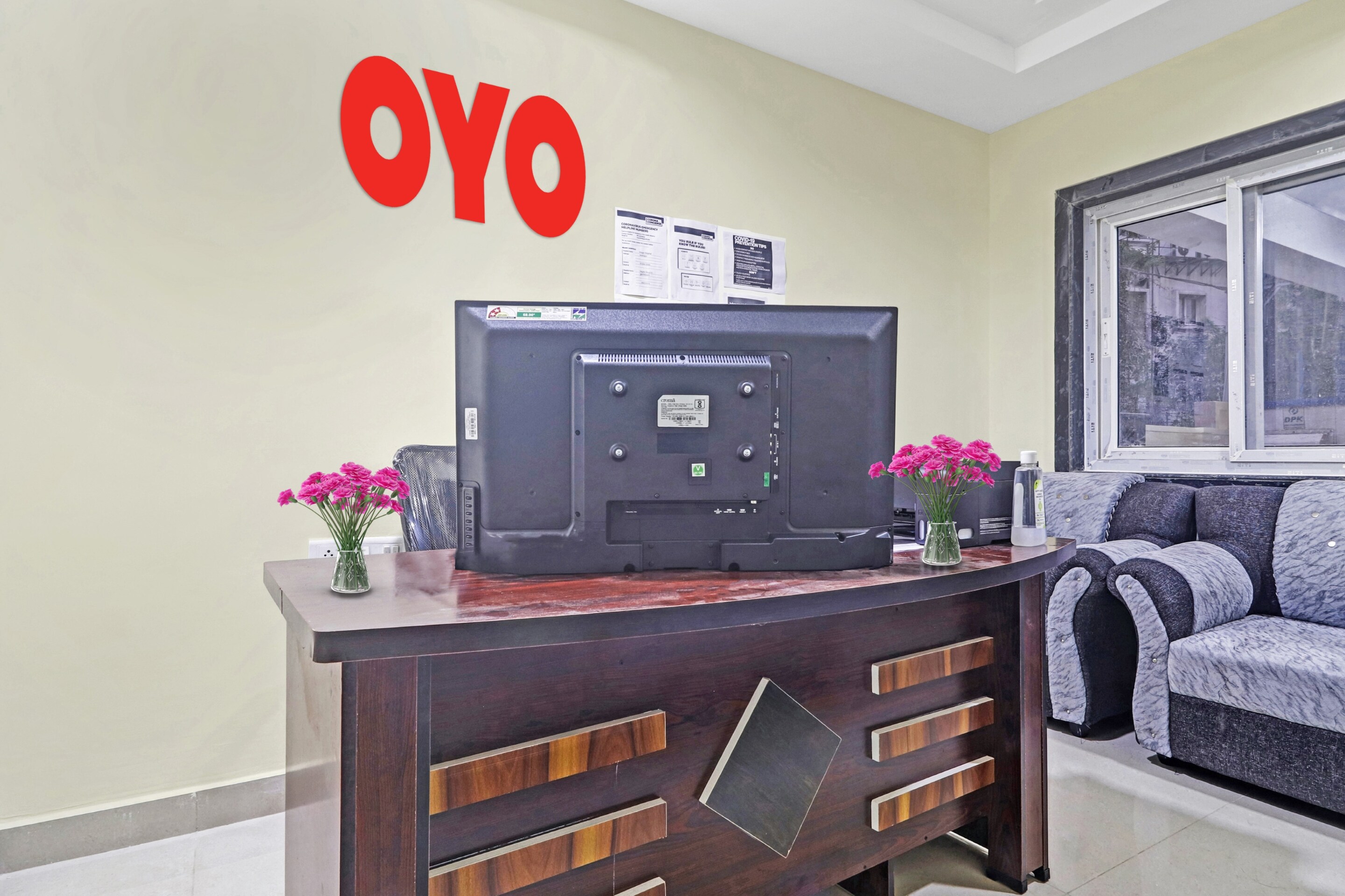 OYO Hanuma Residency Near victoria Memorial metro station, Hyderabad 4