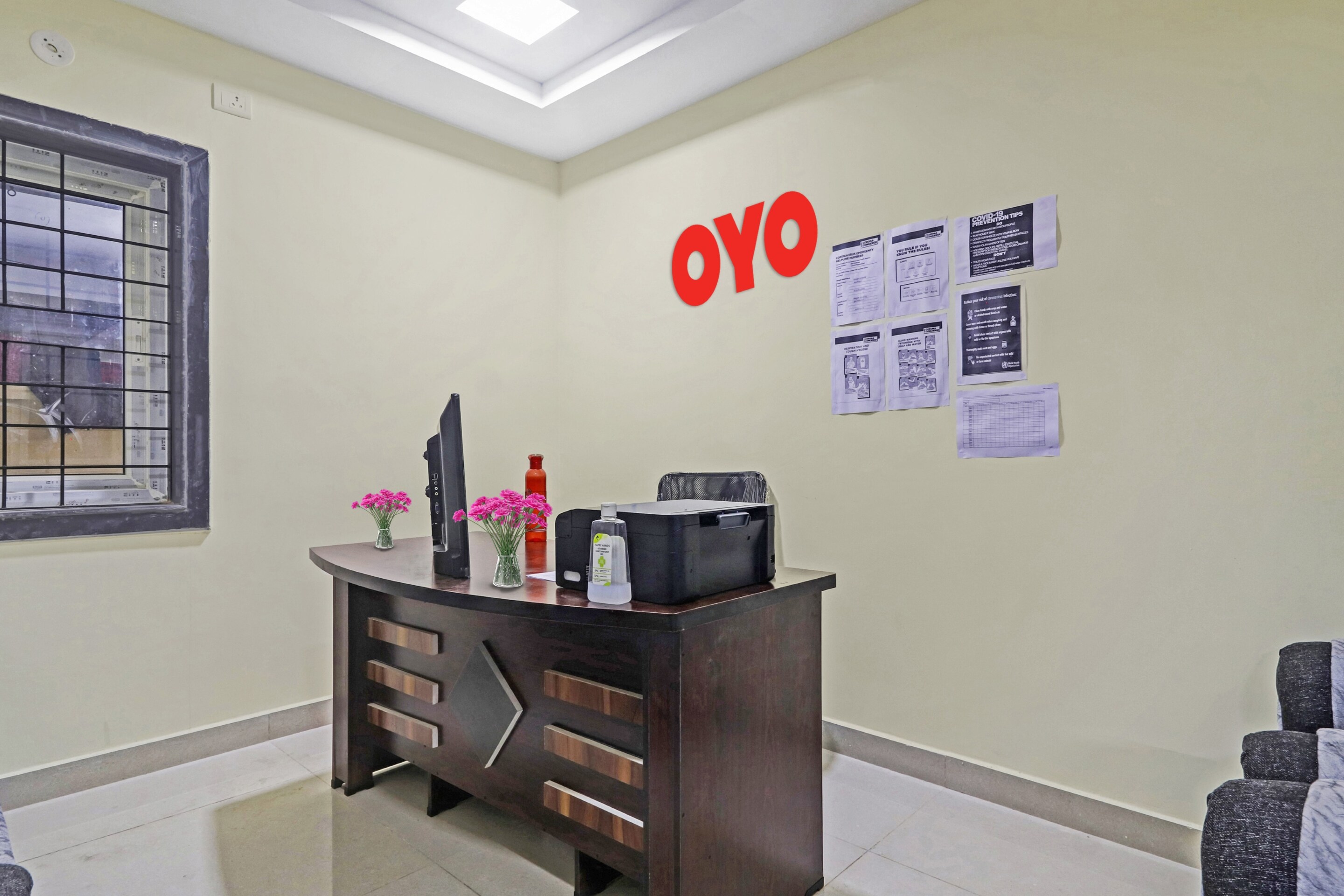 OYO Hanuma Residency Near victoria Memorial metro station, Hyderabad 5