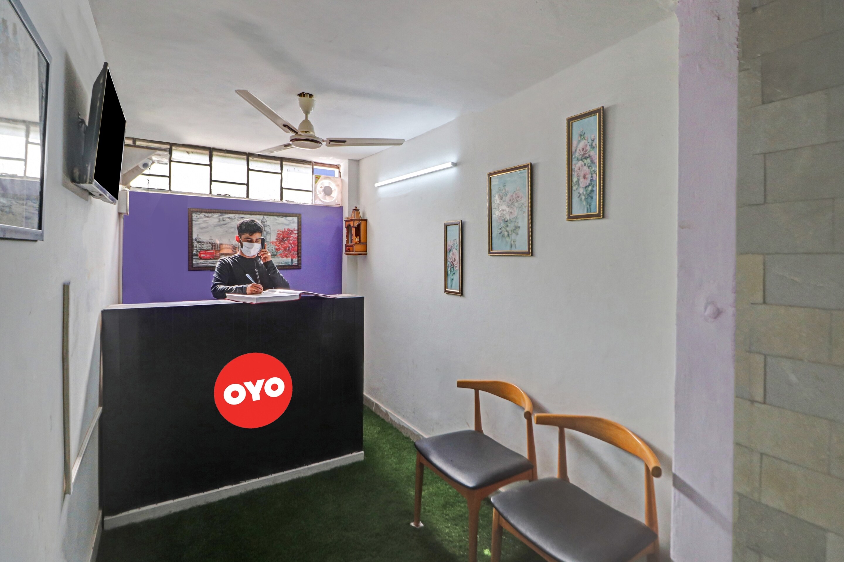 OYO Flagship 90606 Jps The Town, New Delhi 3