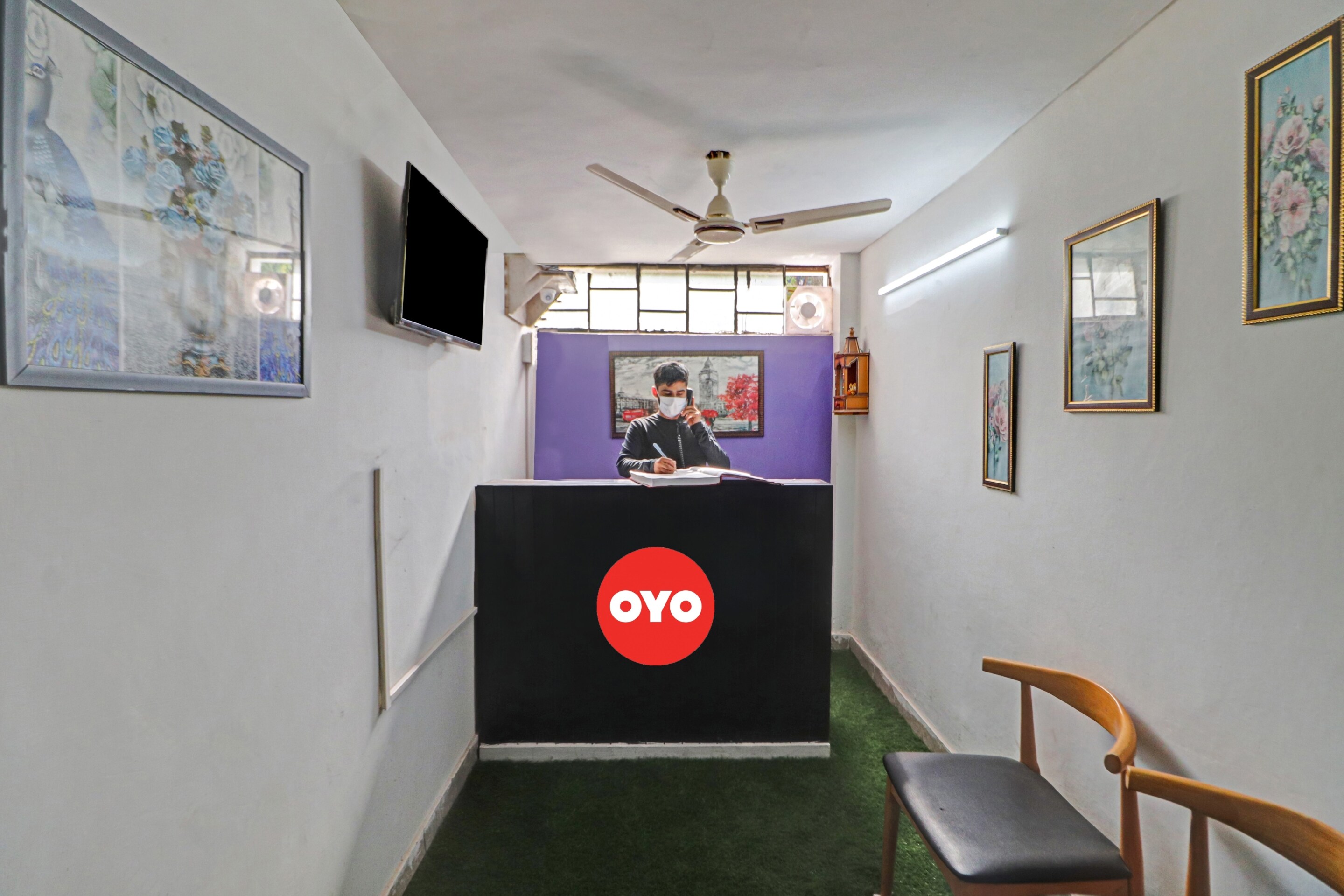 OYO Flagship 90606 Jps The Town, New Delhi 4