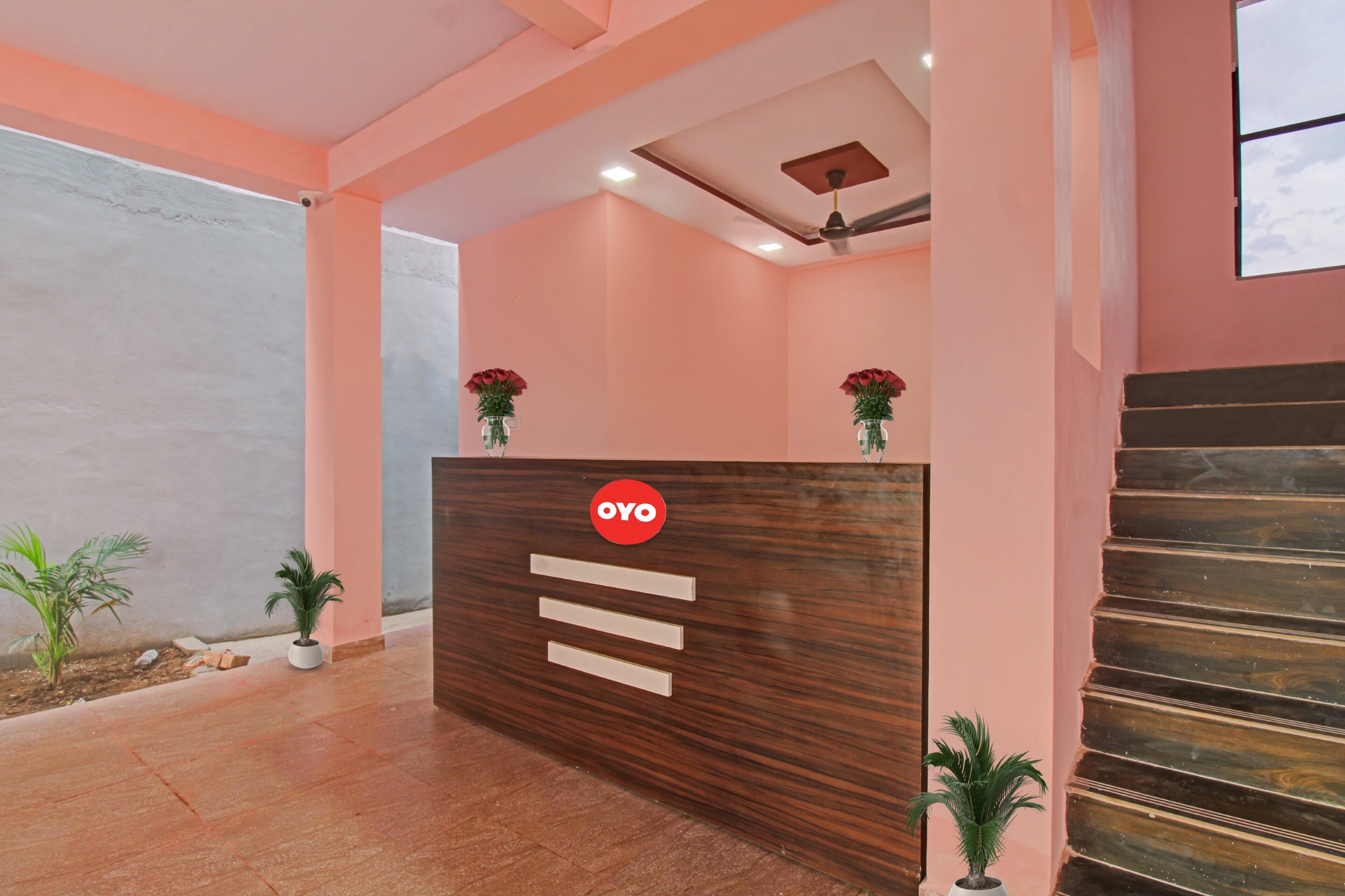 OYO 90872 Raj Hotel, Nagpur 2