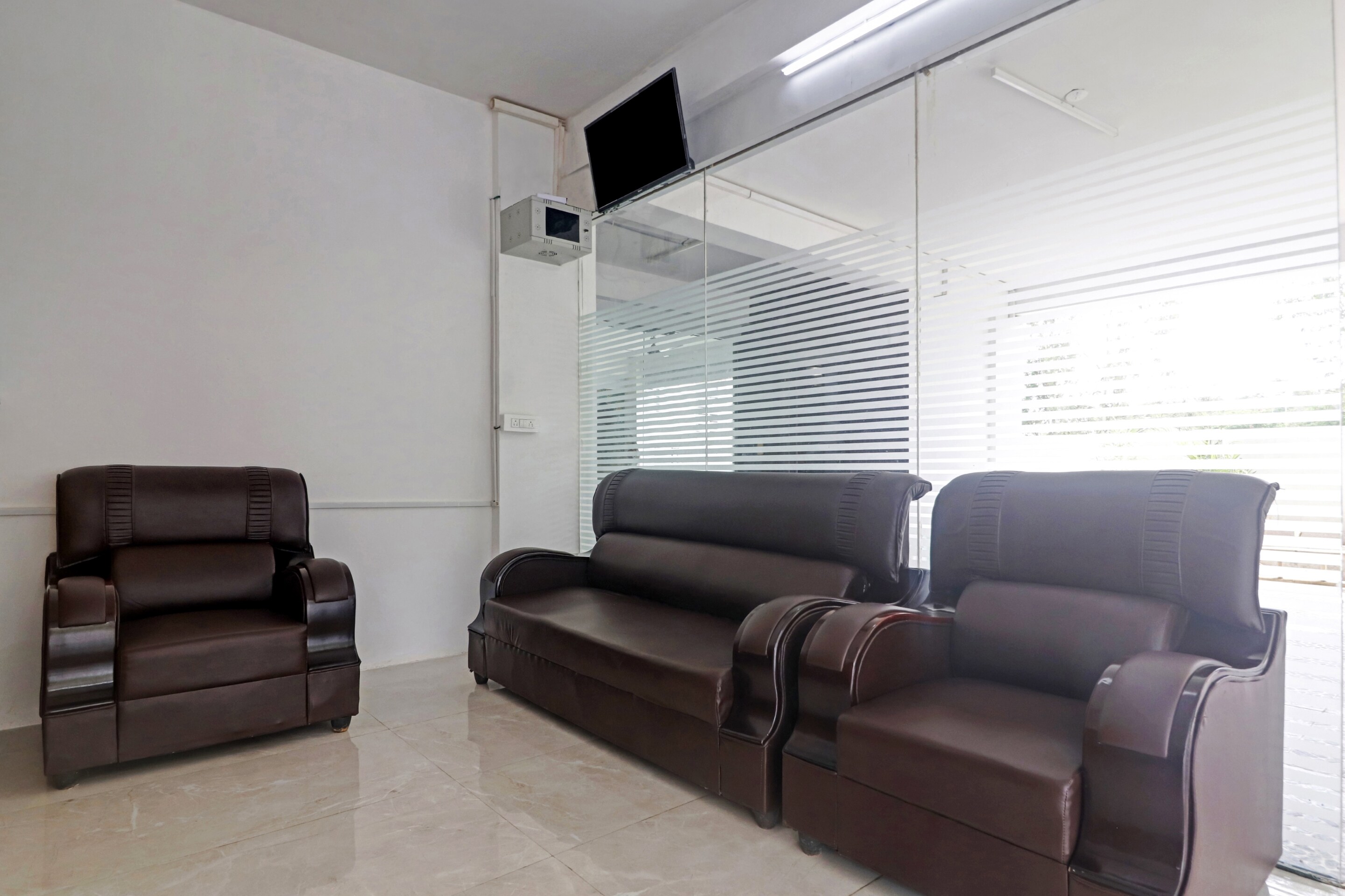 OYO 91547 Srinika Inn, Hyderabad 3