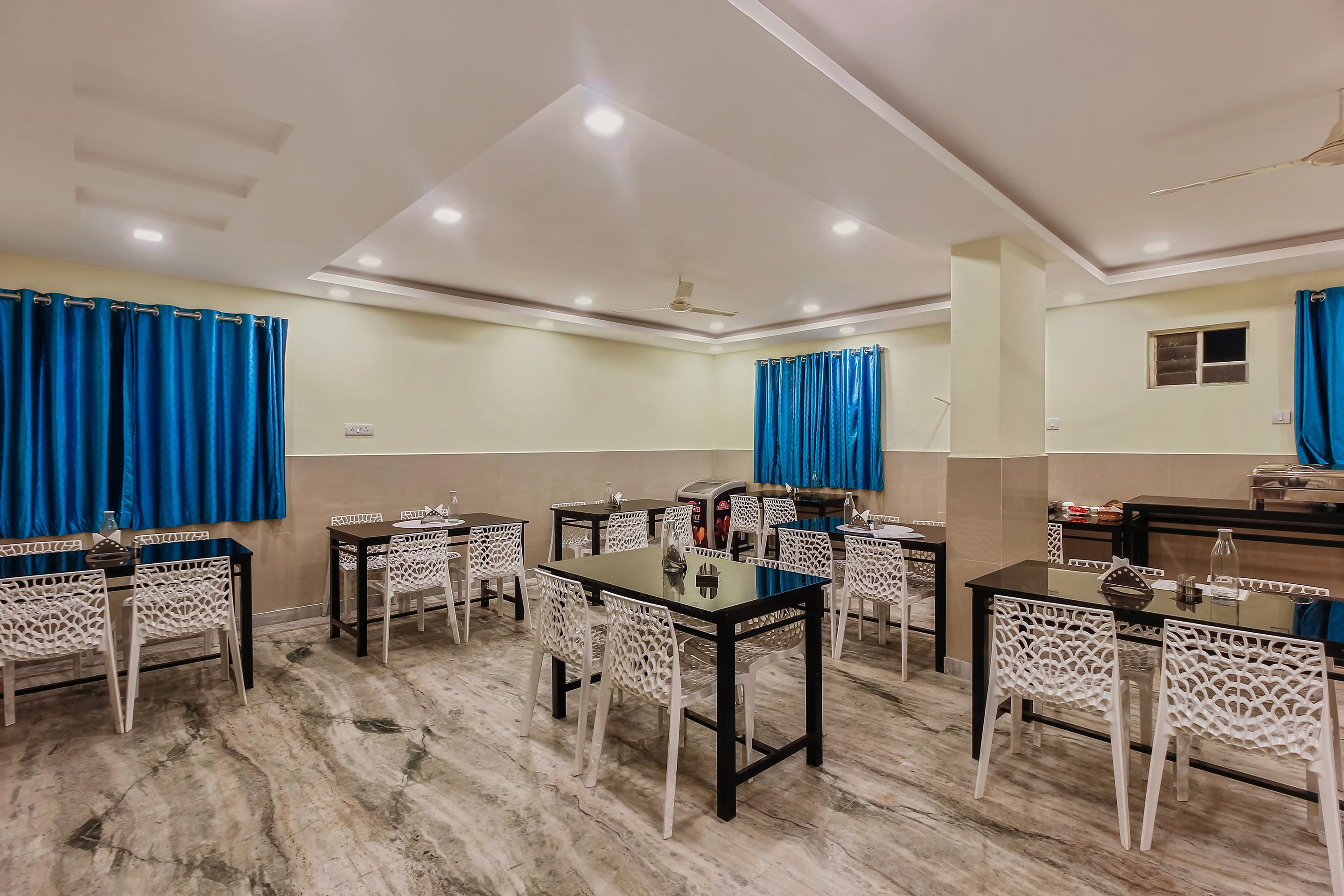 Super OYO Flagship Goldhorn Hotels Mehdipatnam Near Snt Ann's college, Hyderabad 3