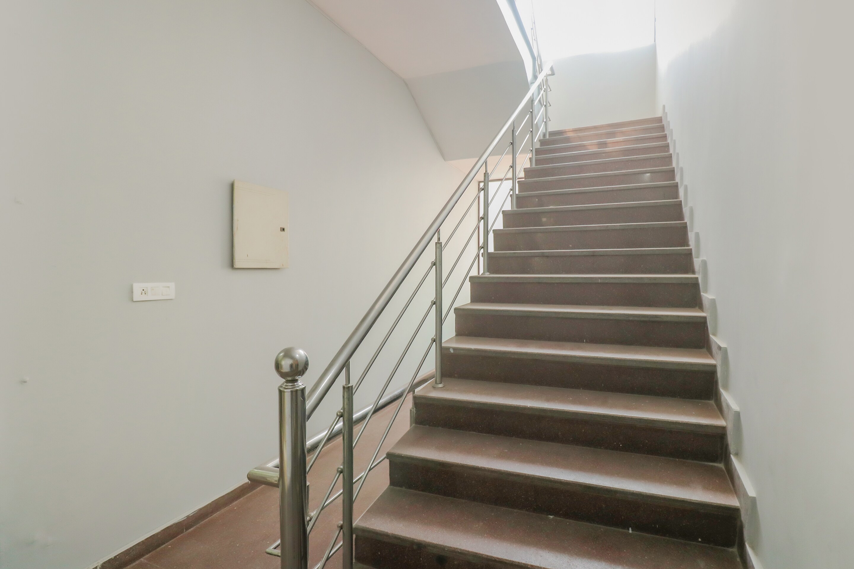 OYO FAR308 Hotel Red Crown, Faridabad 5