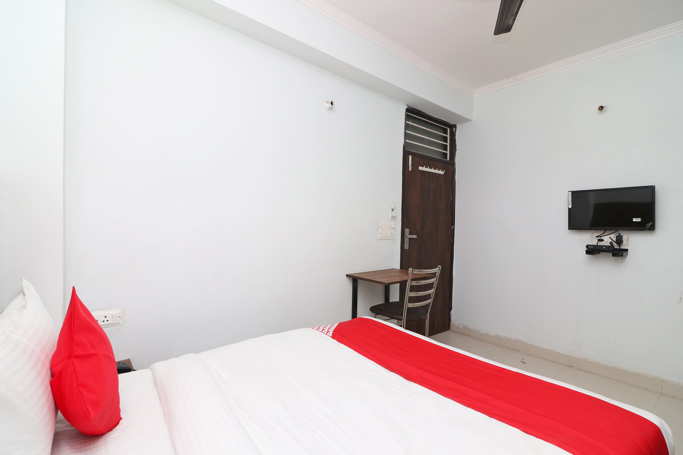 OYO Flagship 39600 Sathguru Residency, New Delhi 2
