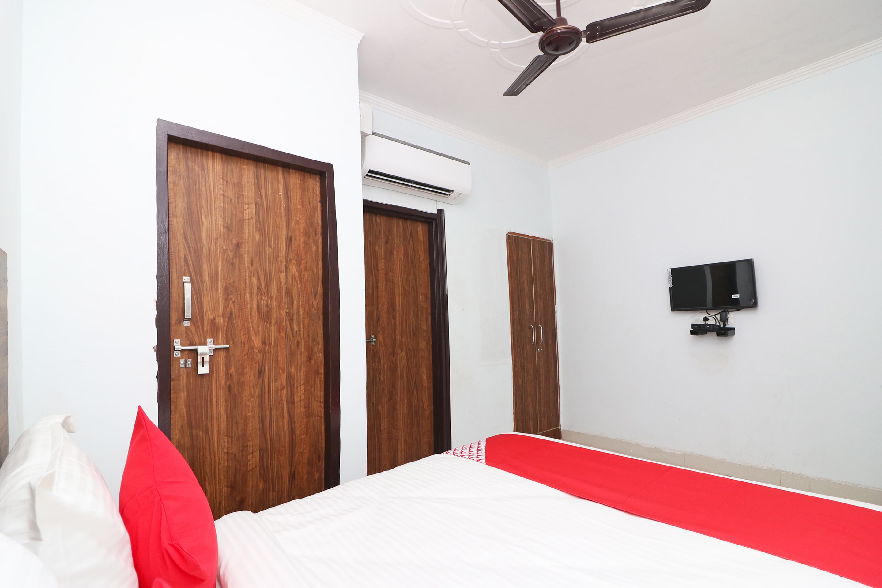 OYO Flagship 39600 Sathguru Residency, New Delhi 5