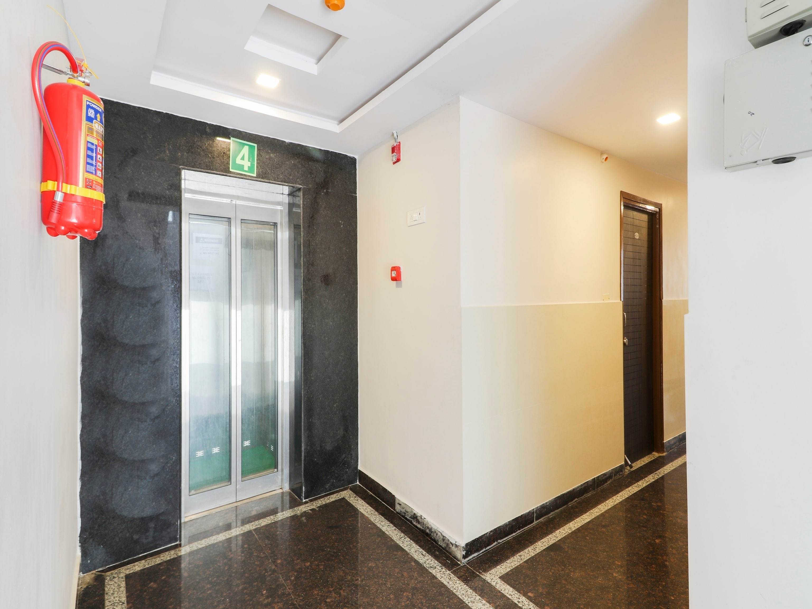 OYO Flagship 60541 White Ridge, Hyderabad 3