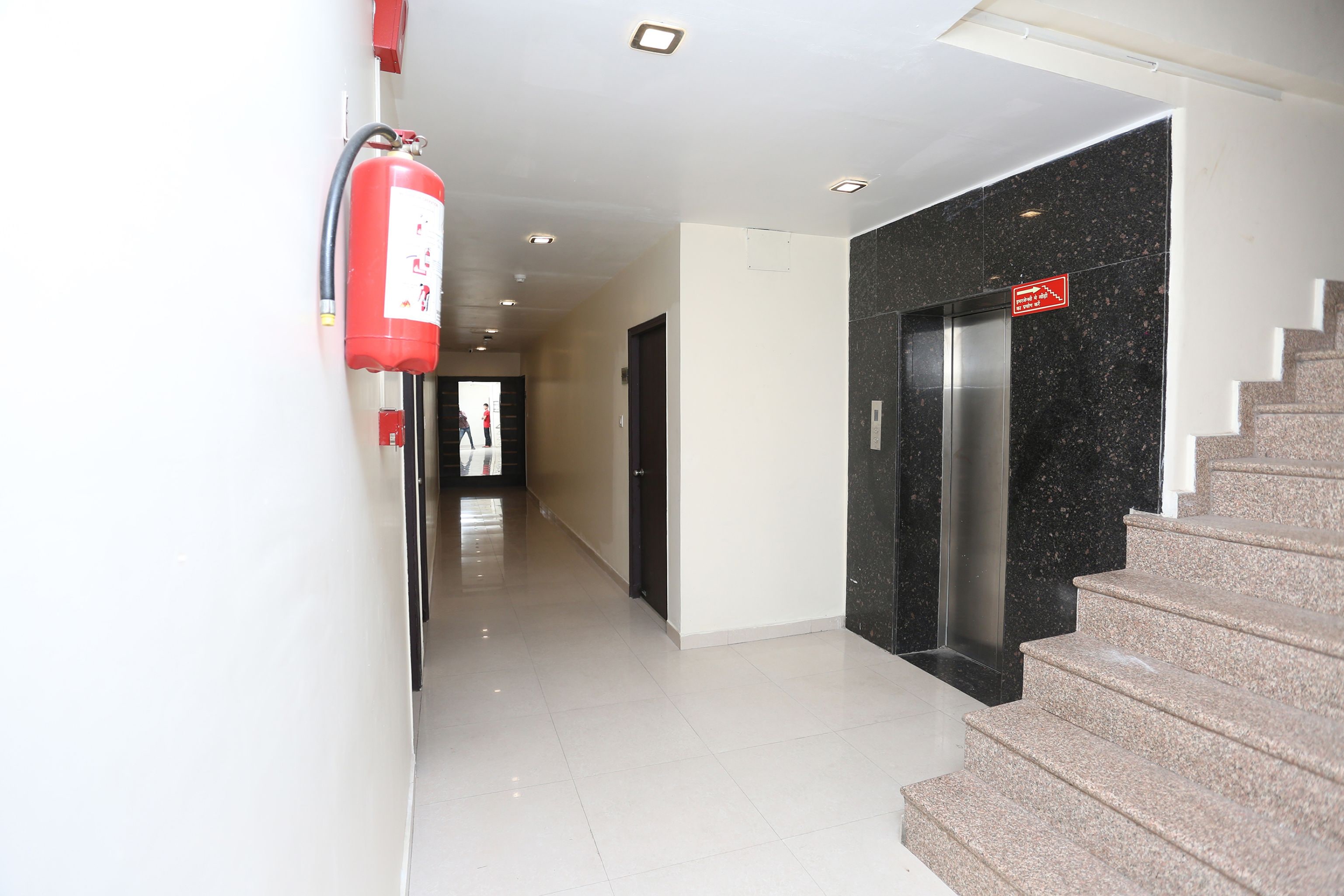 OYO Flagship 77588 R K International, Lucknow 5