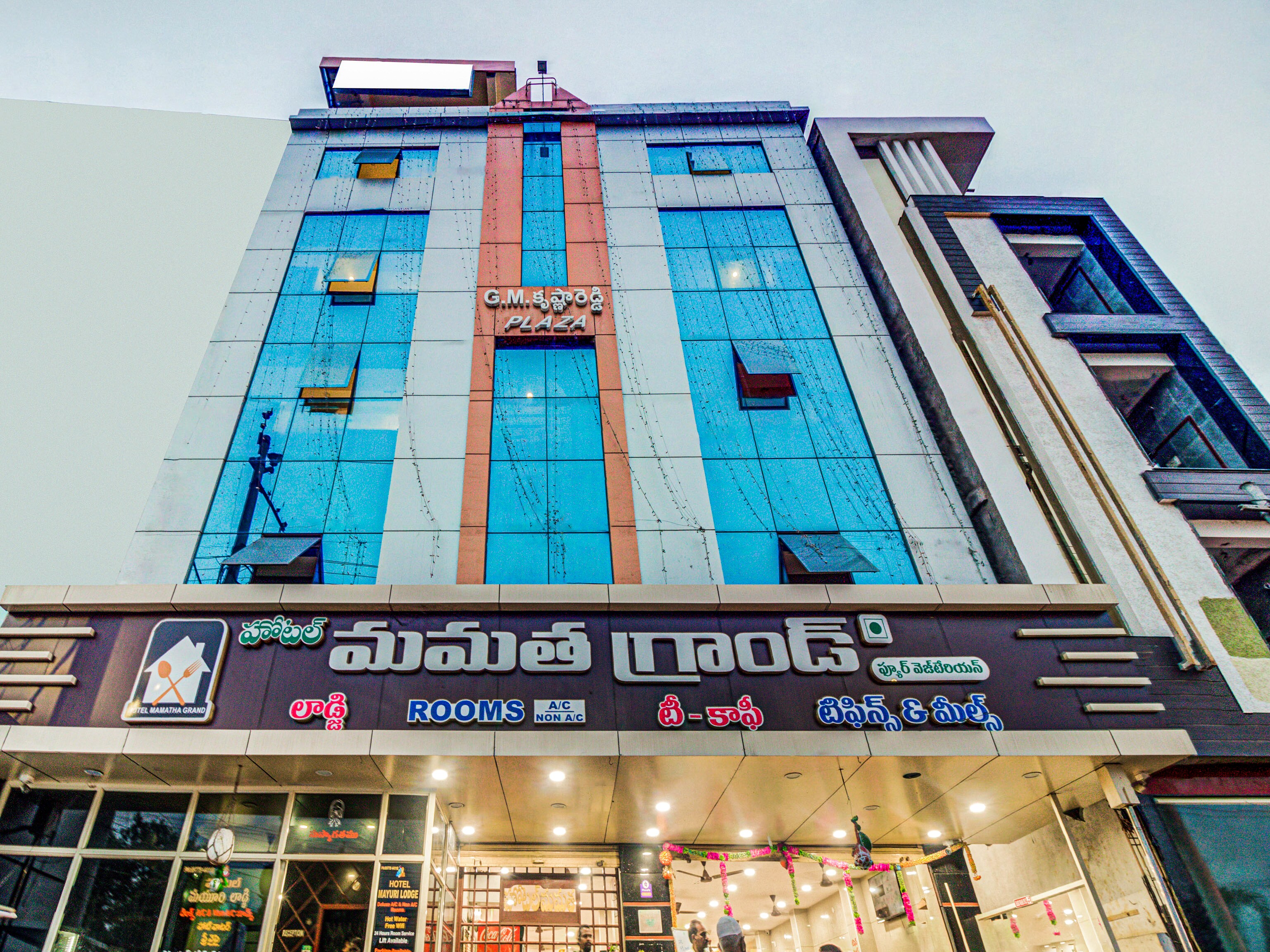 OYO spoton81802 Swarna Mayuri, Guntur 5