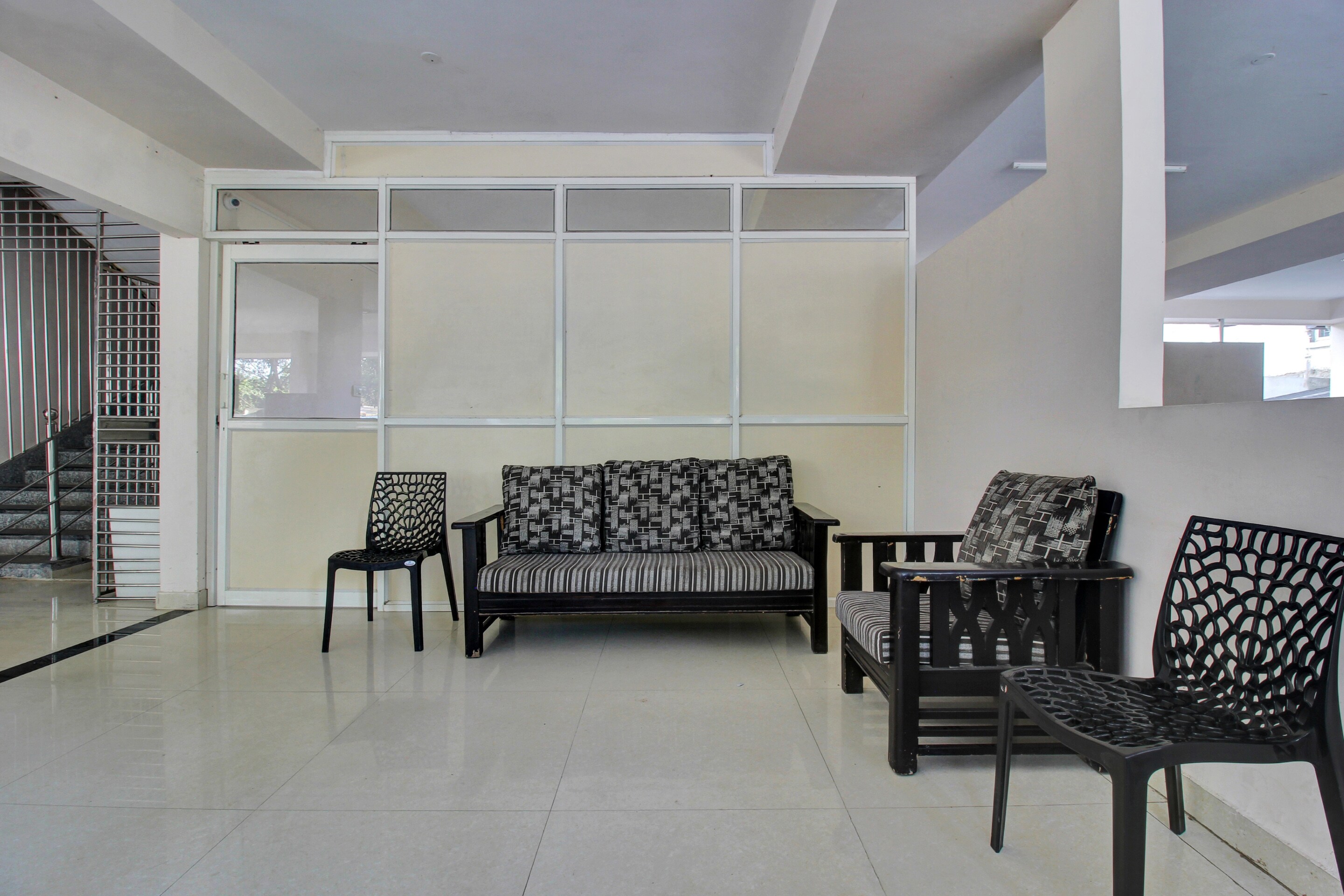 OYO Flagship 83247 Hillside Hotels dlf Gachibowli, Hyderabad 4