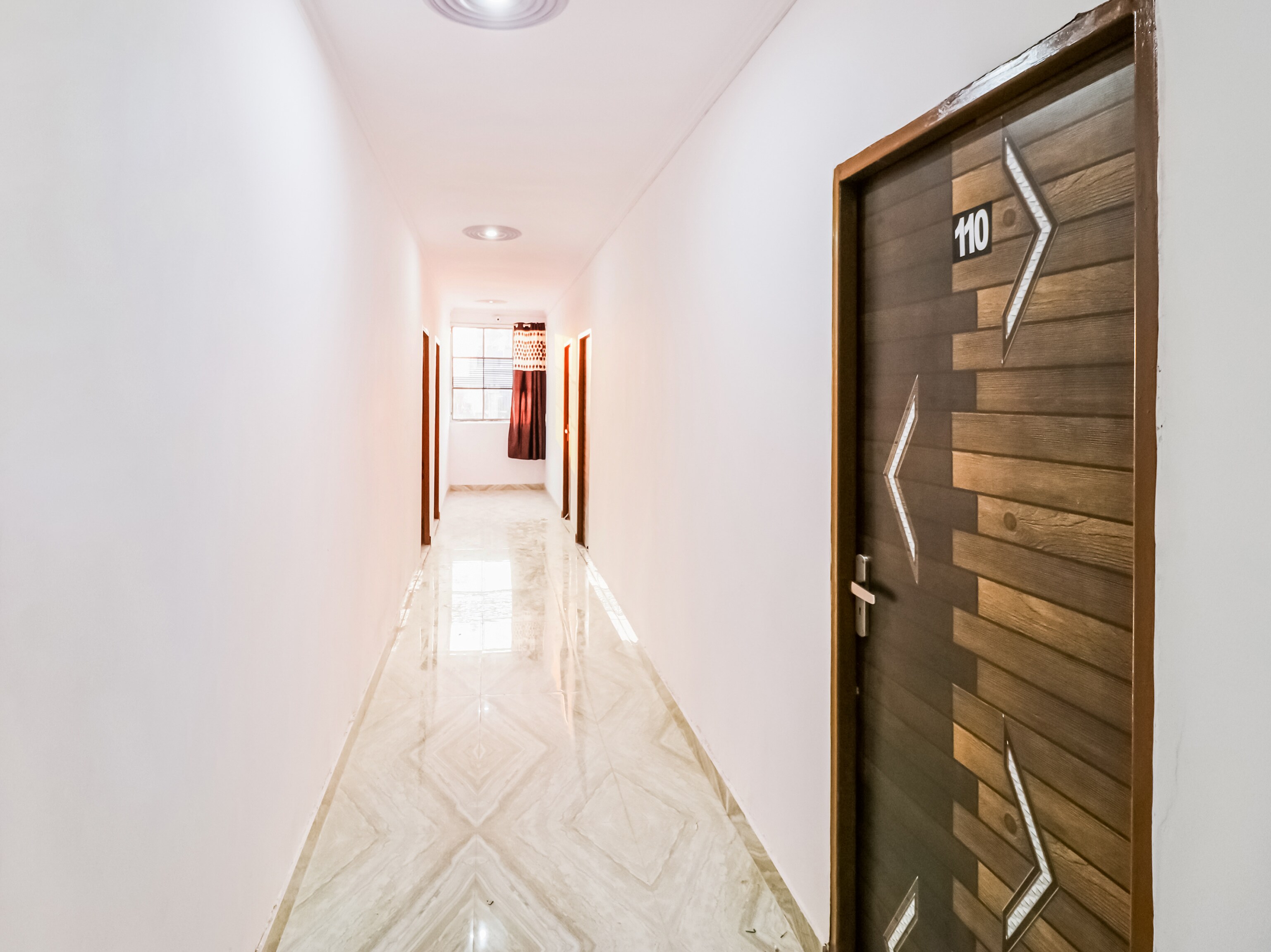 OYO Flagship 86850 Hotel Royal Diamond, Faridabad 3