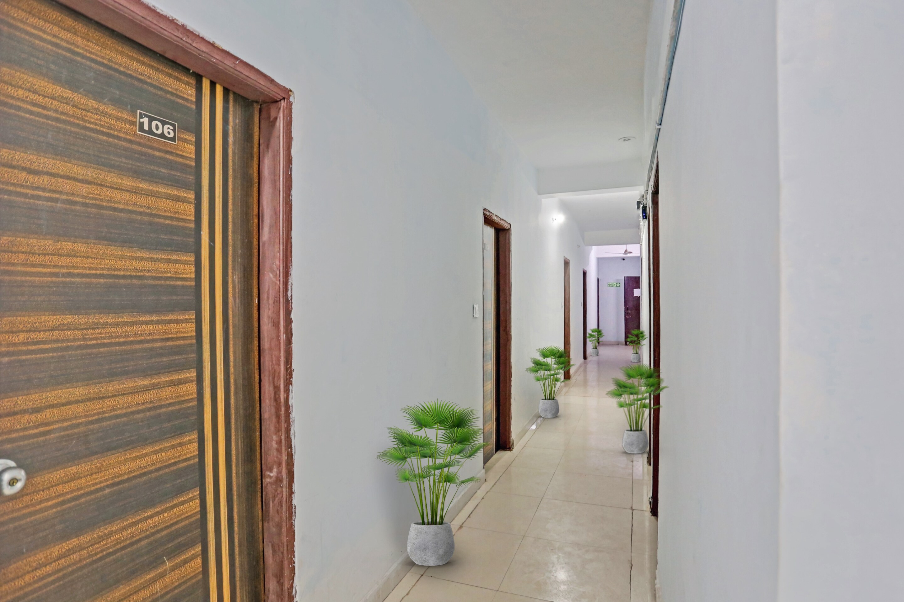 Oyo Flagship 91965 Imperial Residency, New Delhi 2