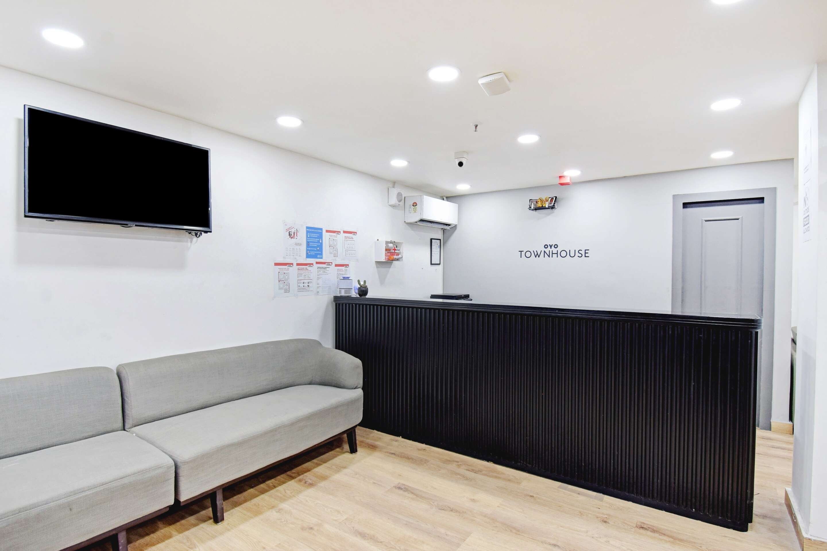 OYO Townhouse 75779 The Royal Retreat, Kolkata 3