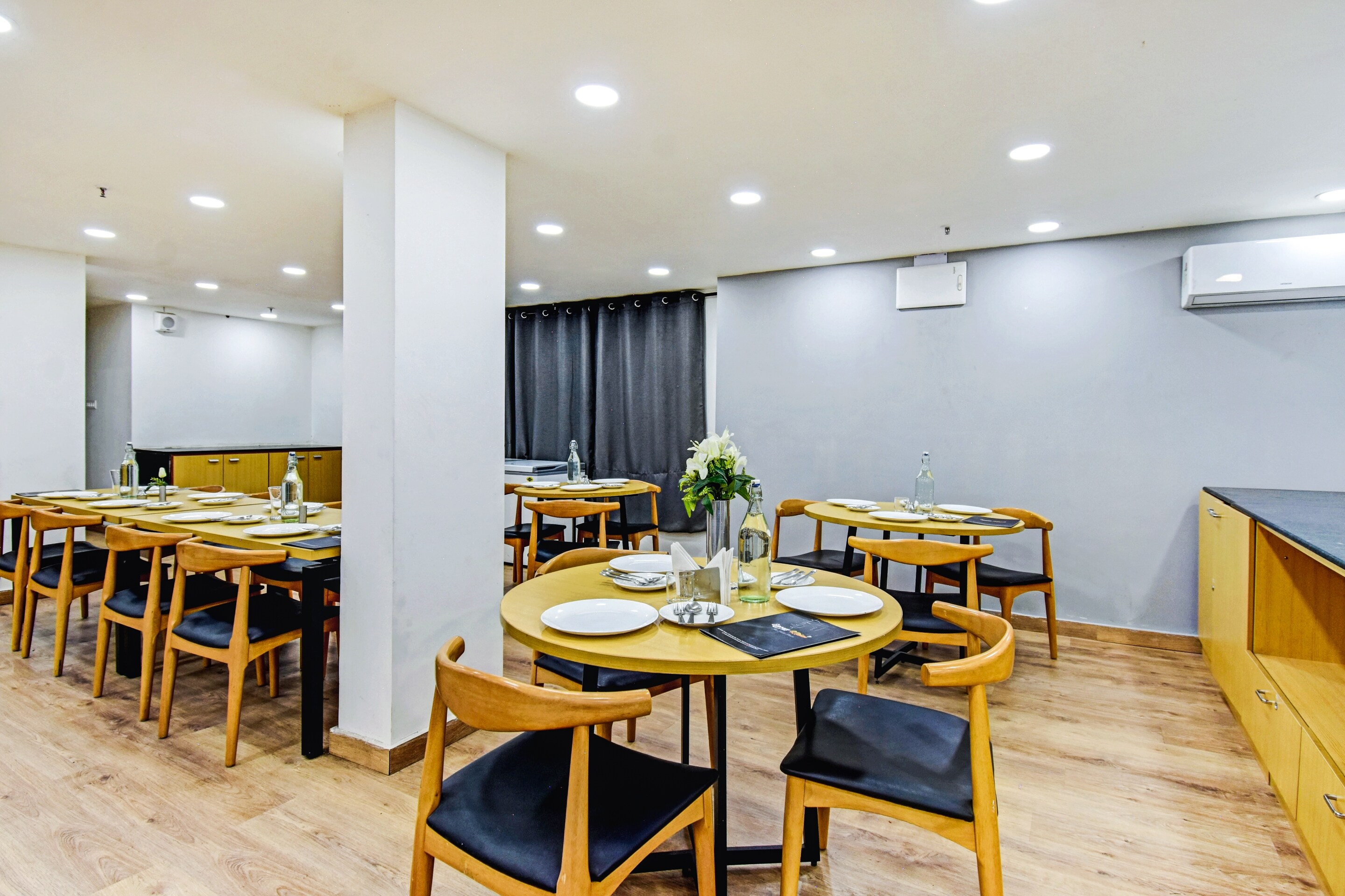 OYO Townhouse 75779 The Royal Retreat, Kolkata 5