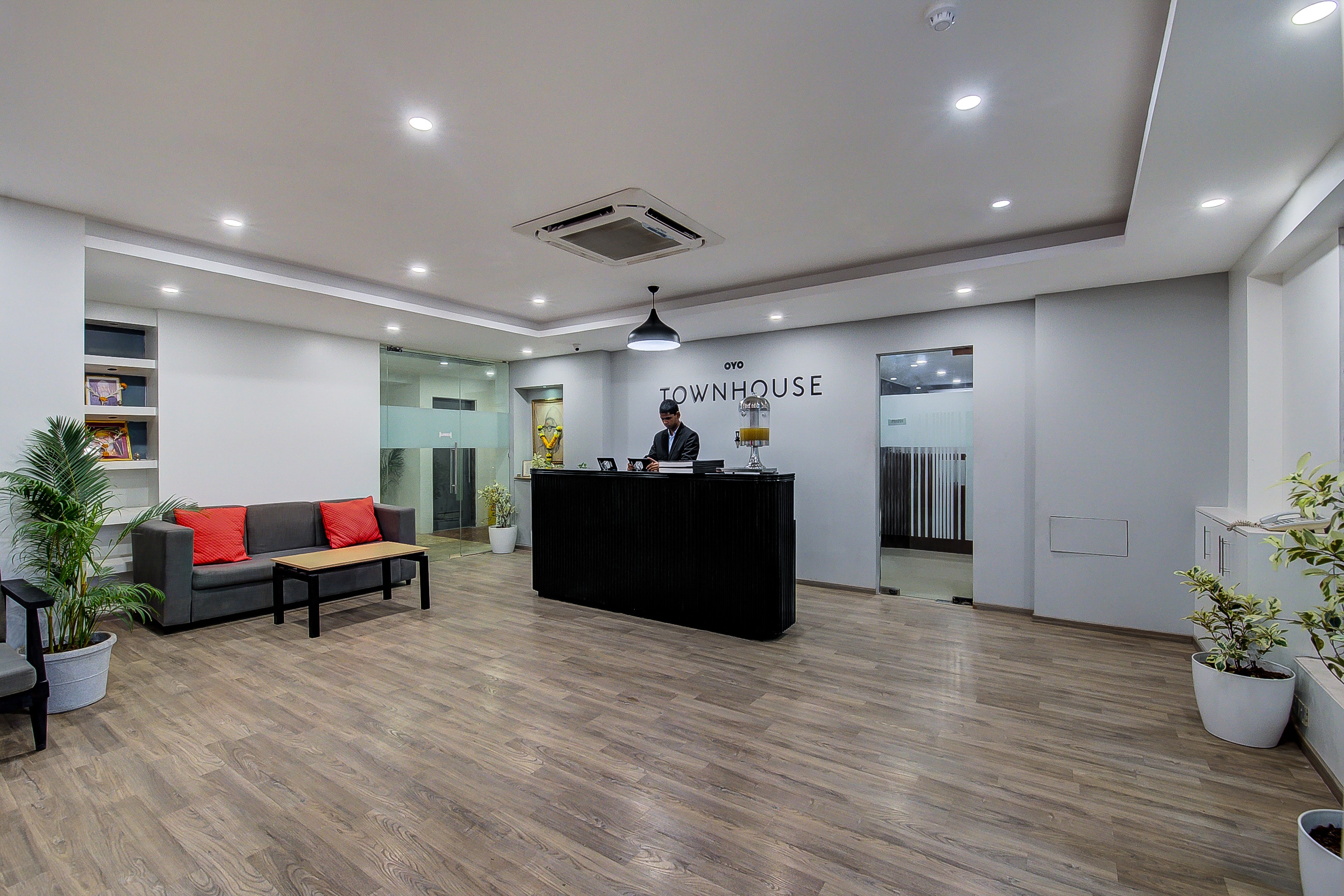 Townhouse 878 The Unicontinental2, Mumbai 4