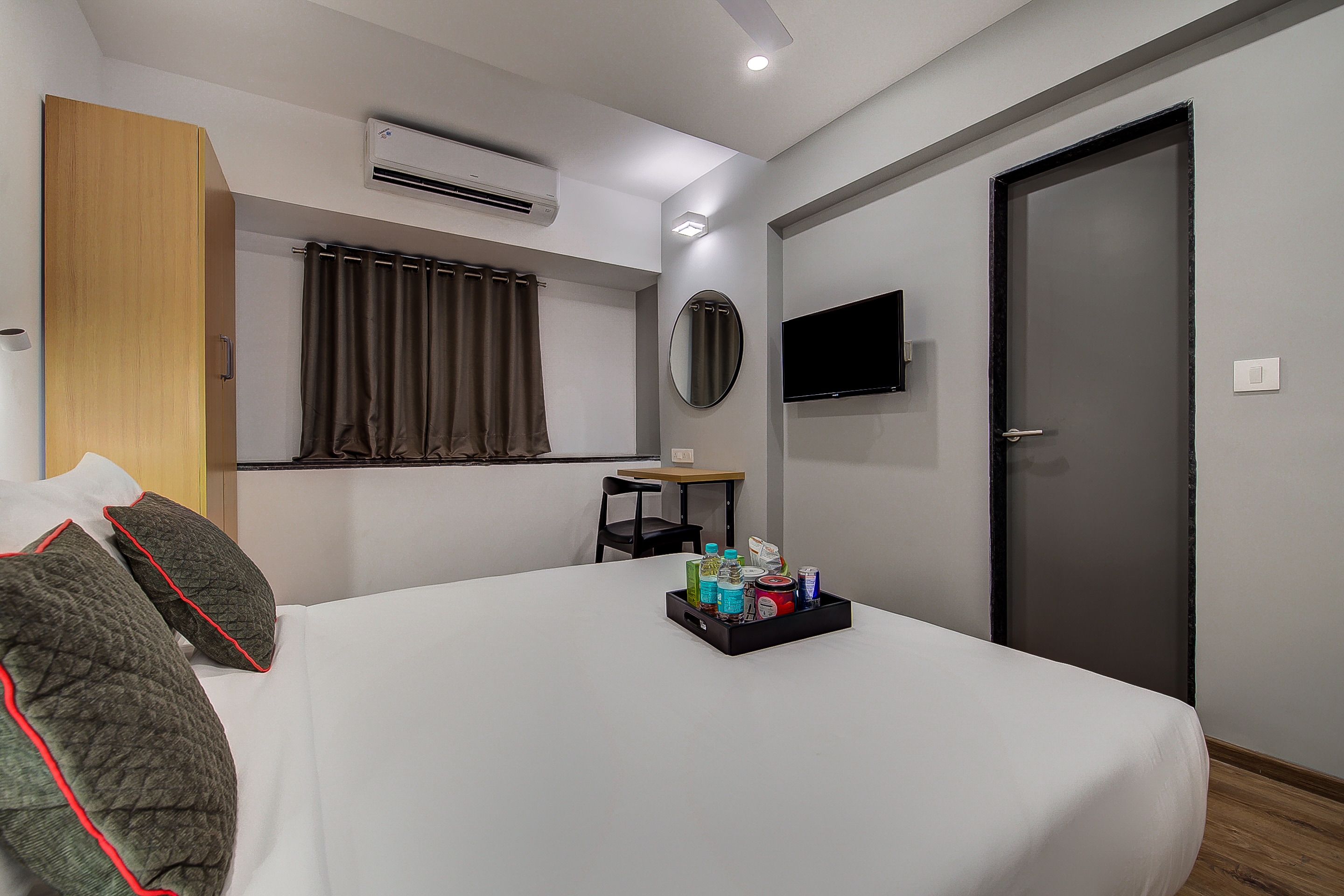 Townhouse 878 The Unicontinental2, Mumbai 5