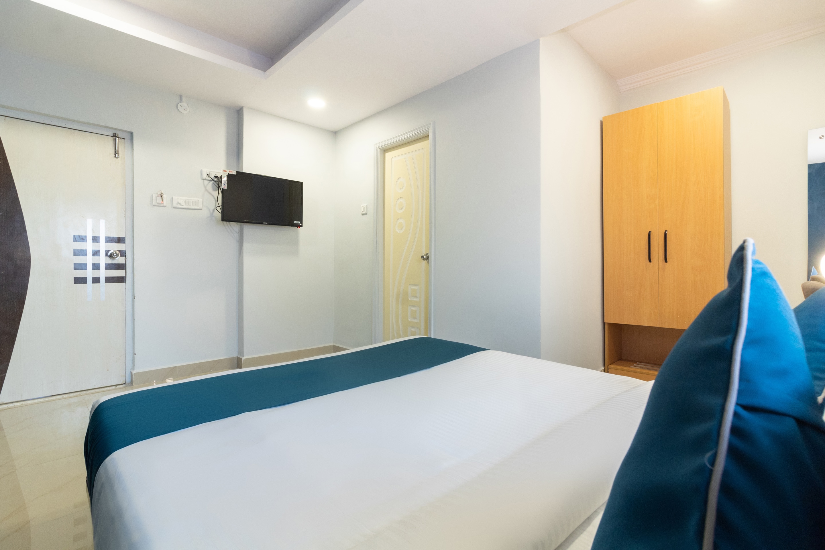 Silverkey Executive Stays 22453 Himayat Nagar Circle, Hyderabad 5