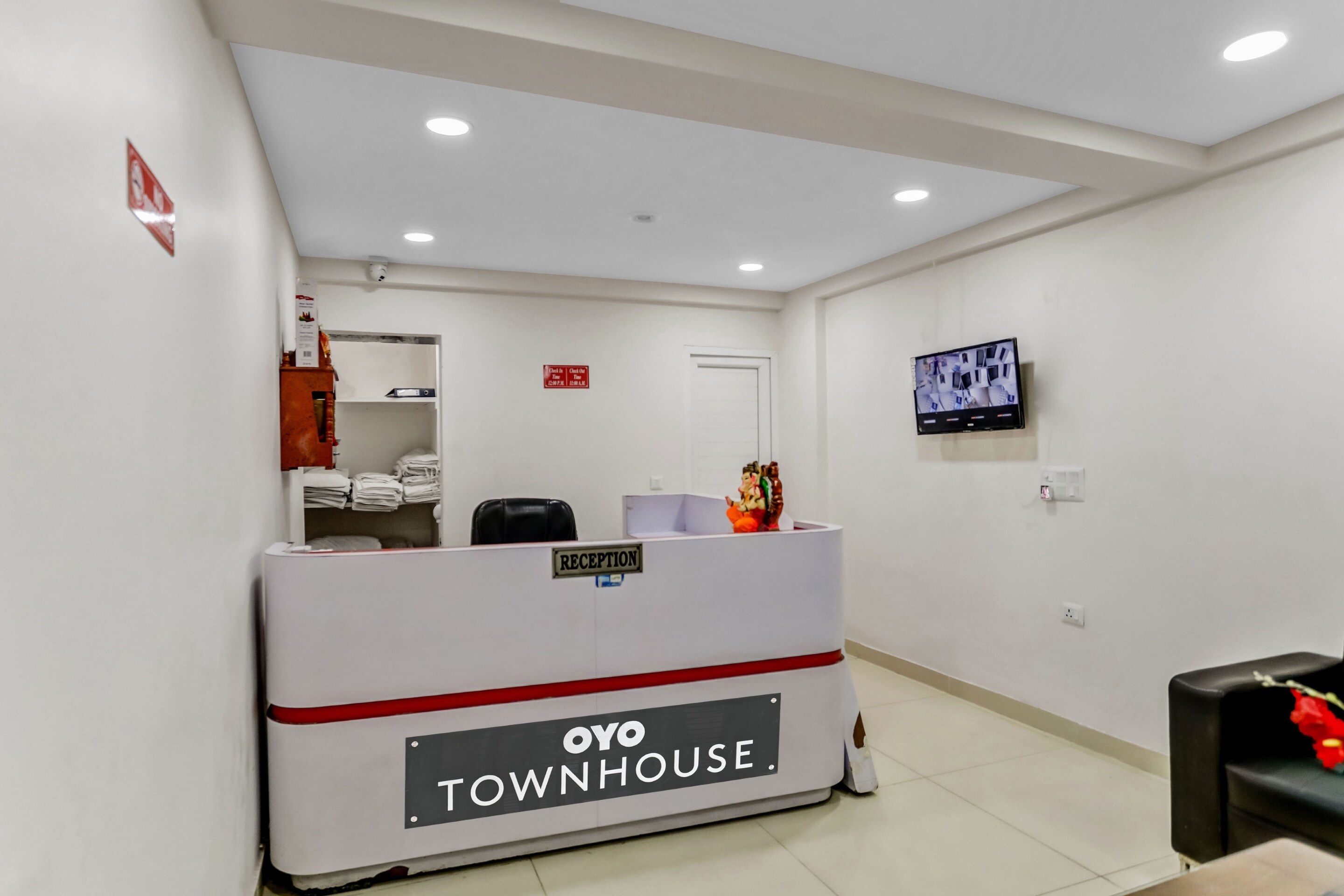 Townhouse 1015 Noida Premium Inn, Noida 4