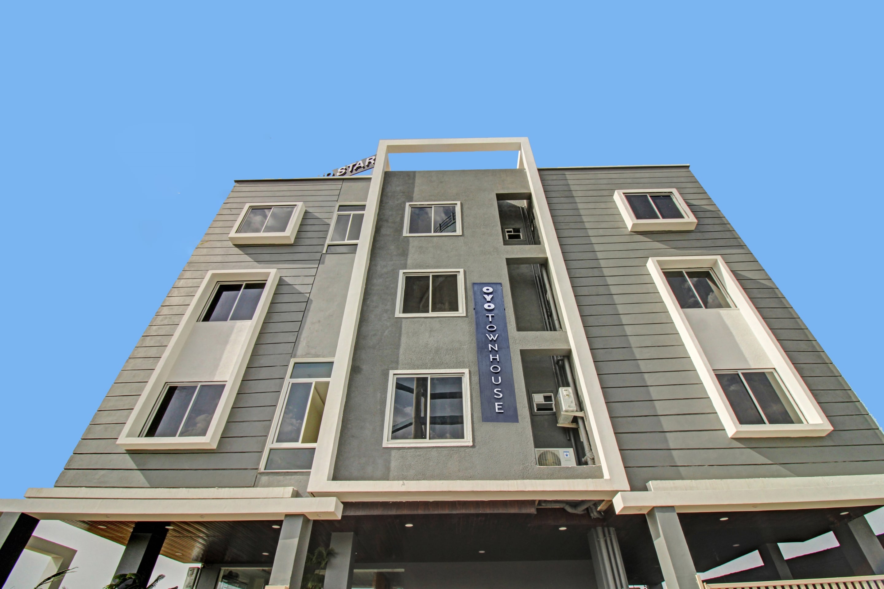 Townhouse 1040 Hotel Md Star, Nagpur 4