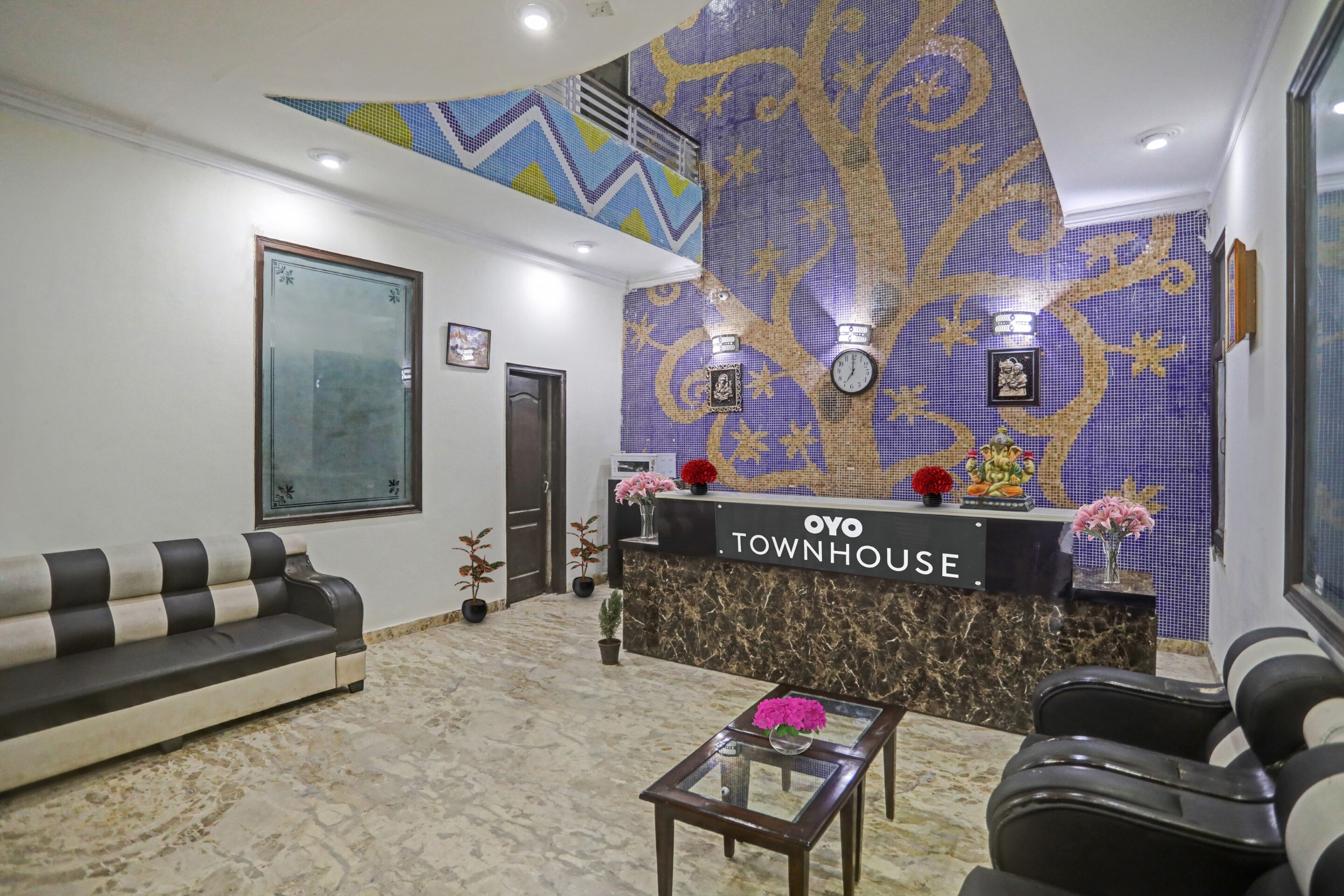 Townhouse 1053 Hotel the premier view, Noida 3