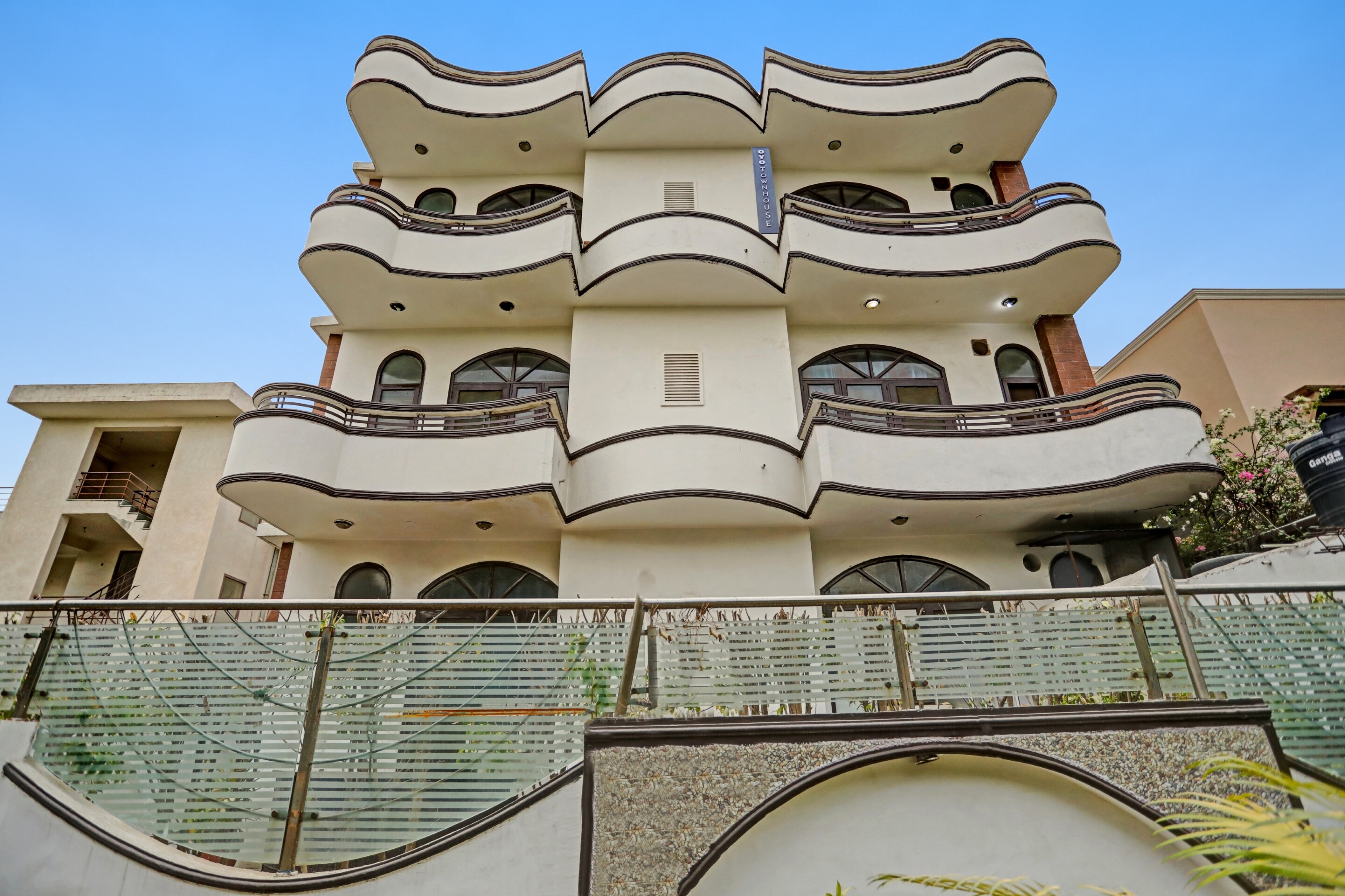 Townhouse 1053 Hotel the premier view, Noida 5