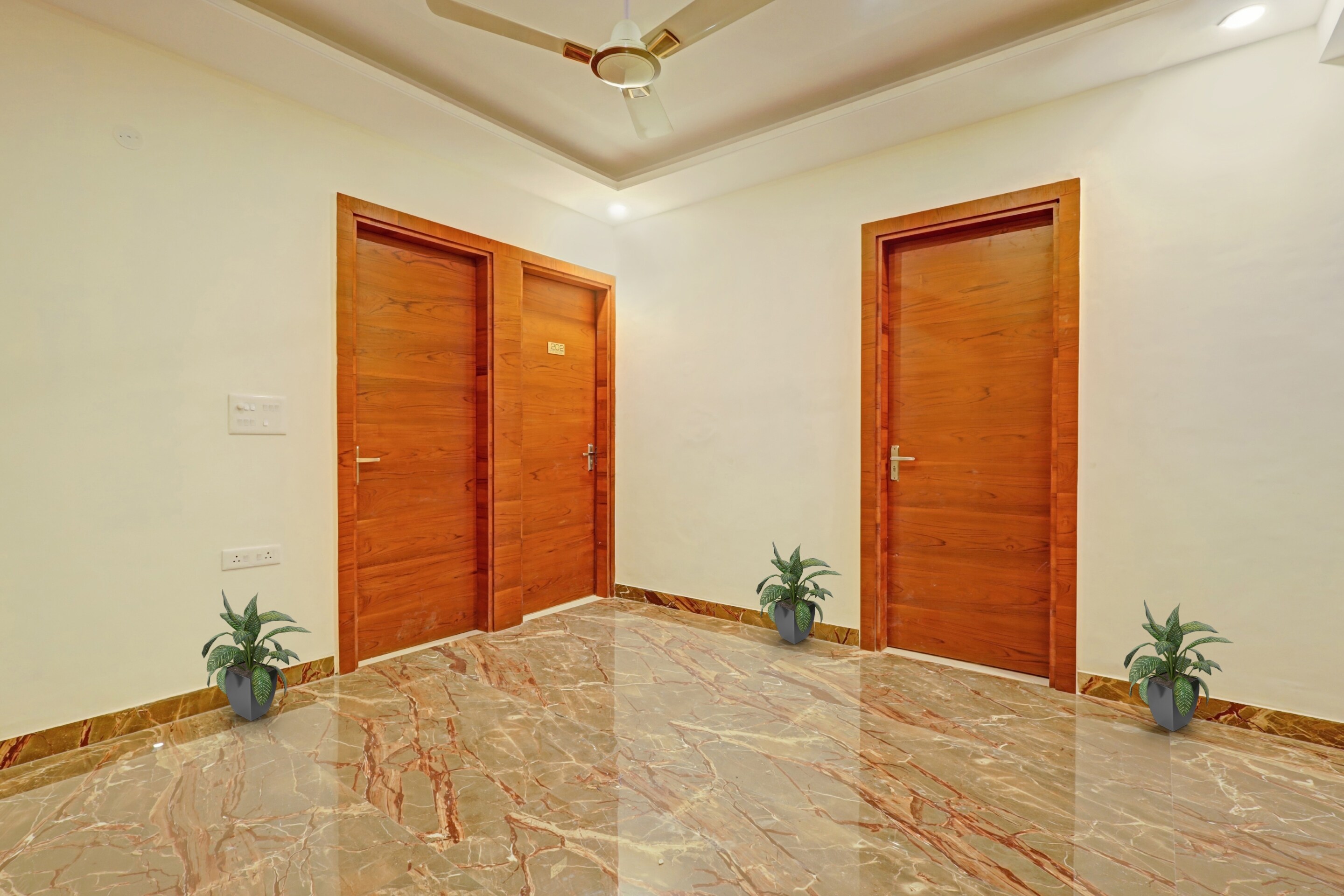 Townhouse 1081 Lucky Grand Palace, Ghaziabad 5