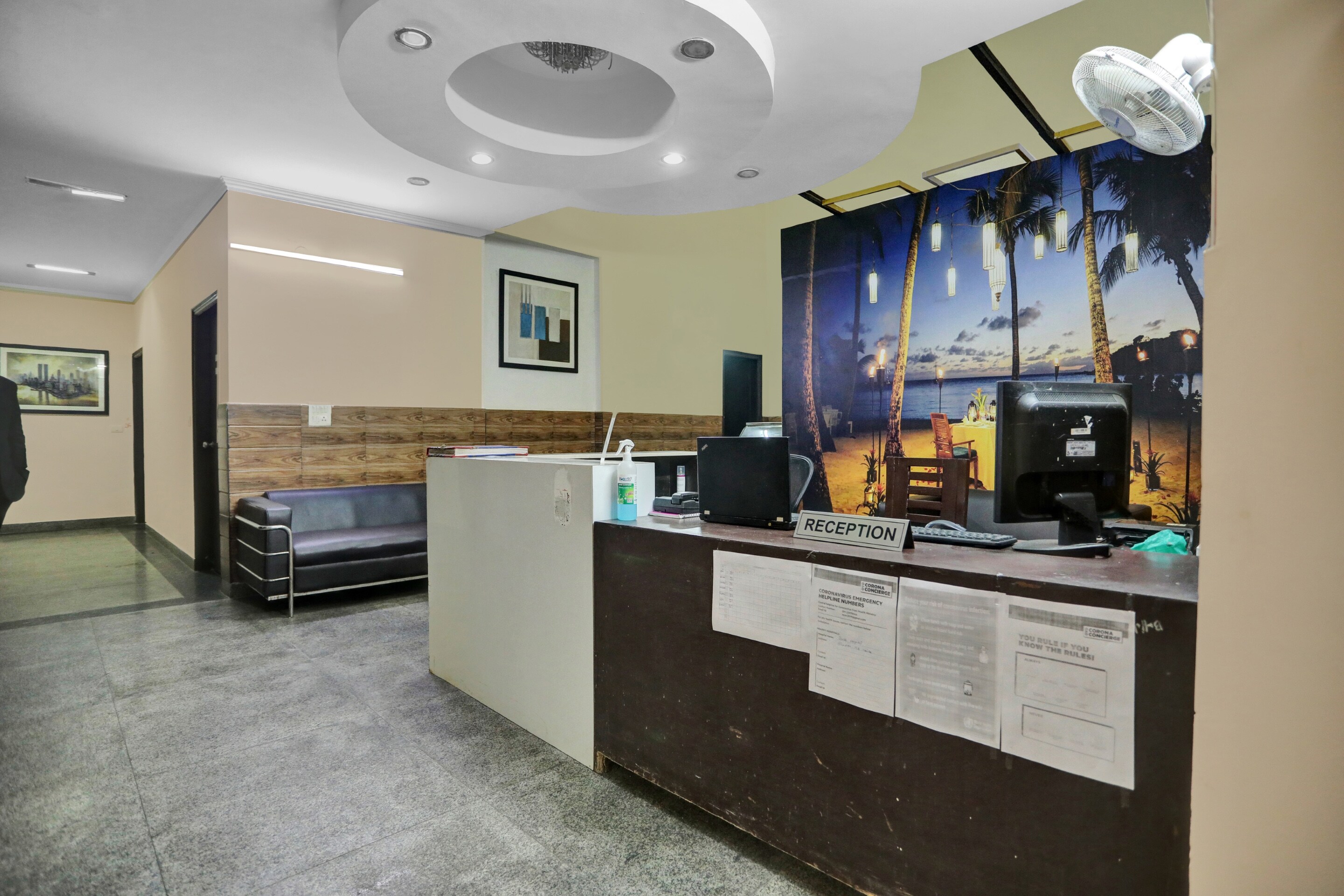 Oyo Townhouse 764 Hotel Happy Keys Near Iskcon Temple Noida, Noida 2
