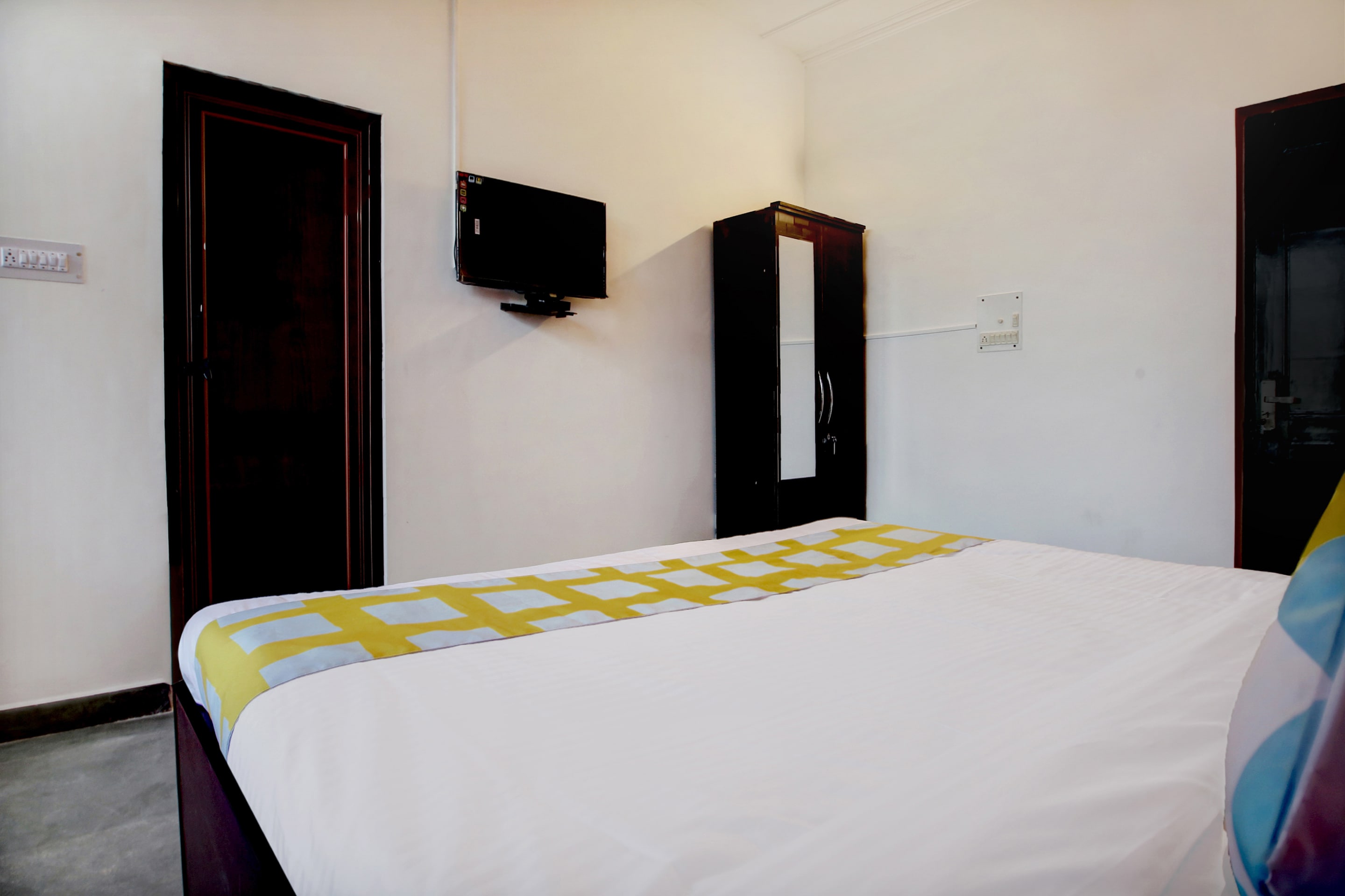 OYO Home 78203 Spacious Studio Sector 21-a Faridabad, Faridabad 4