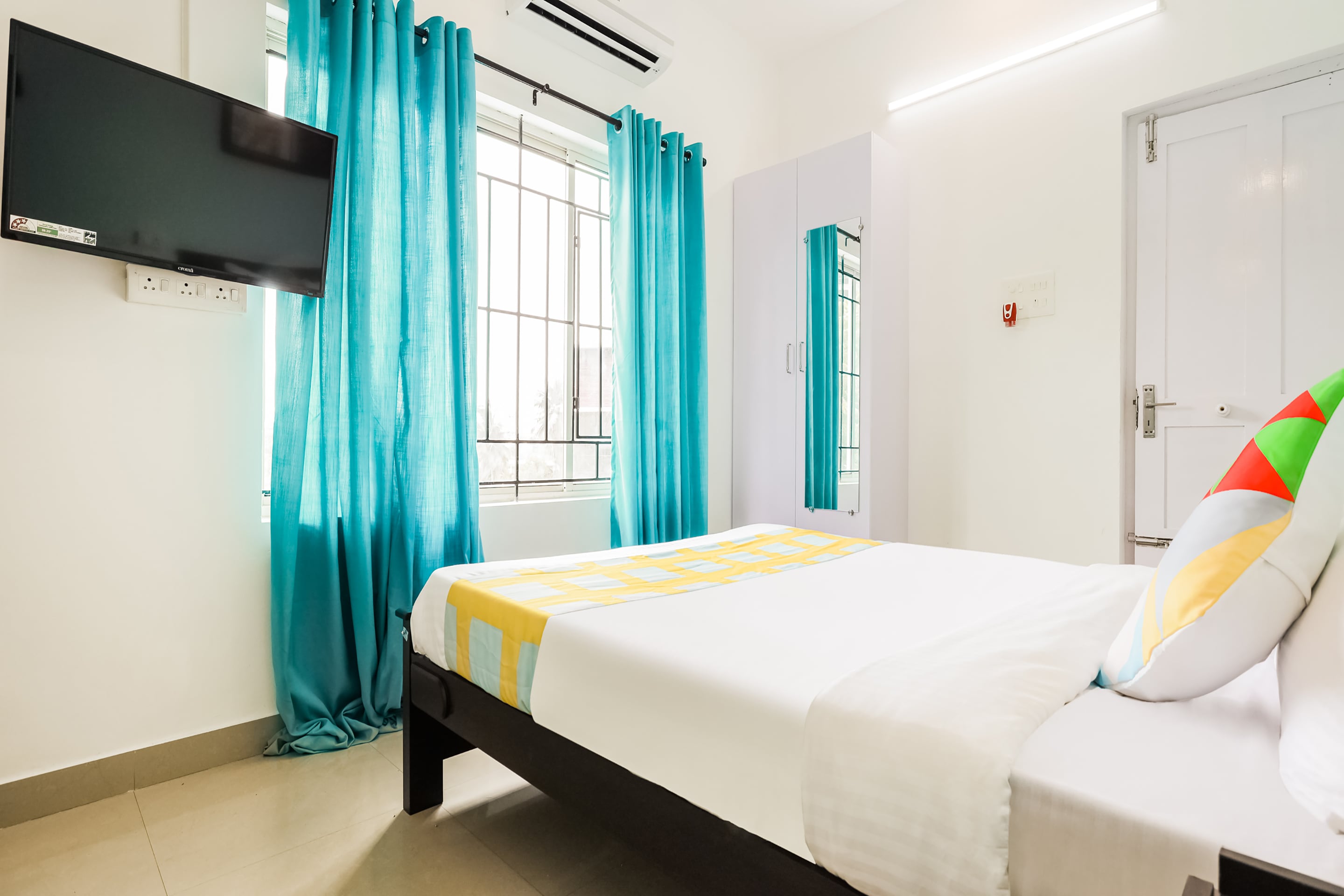 OYO 47482 Home KC Arcade, Kochi 3