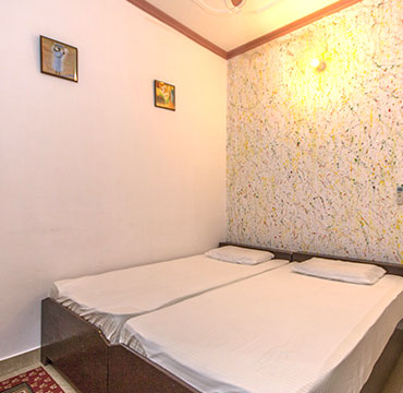 Friends Guest House & Hostel, Agra 3