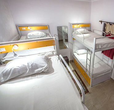 Friends Guest House & Hostel, Agra 4