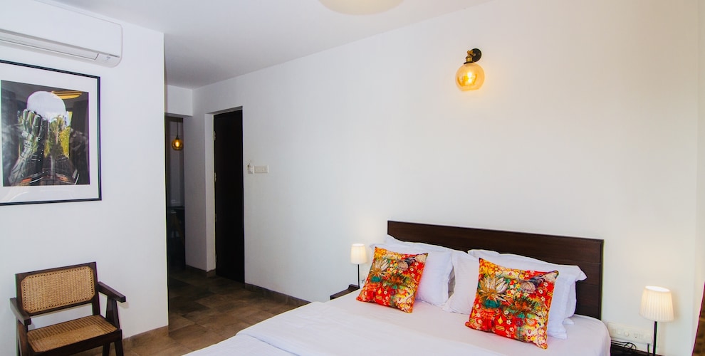 Family Room (Bedroom + Sitting)