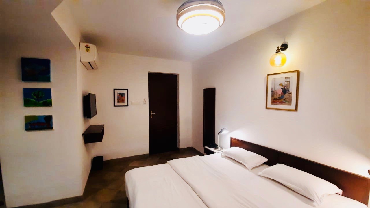 ROOM 204 - WITH STANDUP BALCONY